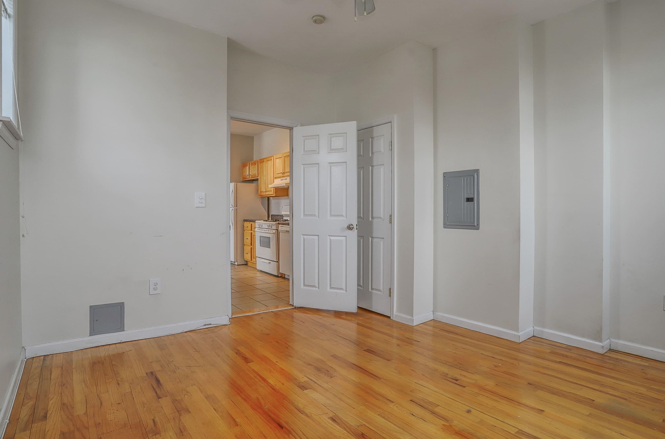 275 WEBSTER AVE Unit: 8