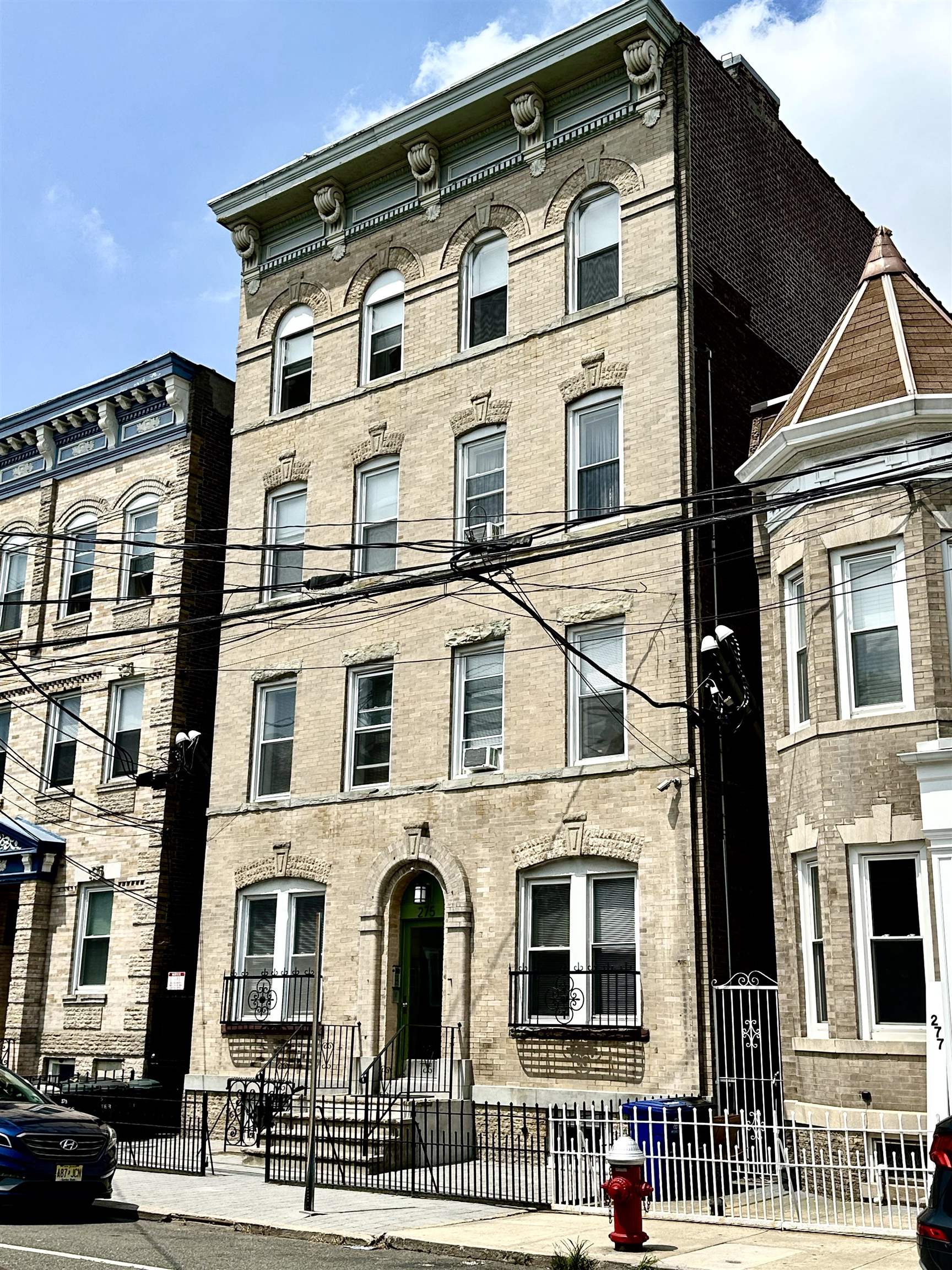 275 WEBSTER AVE Unit: 8