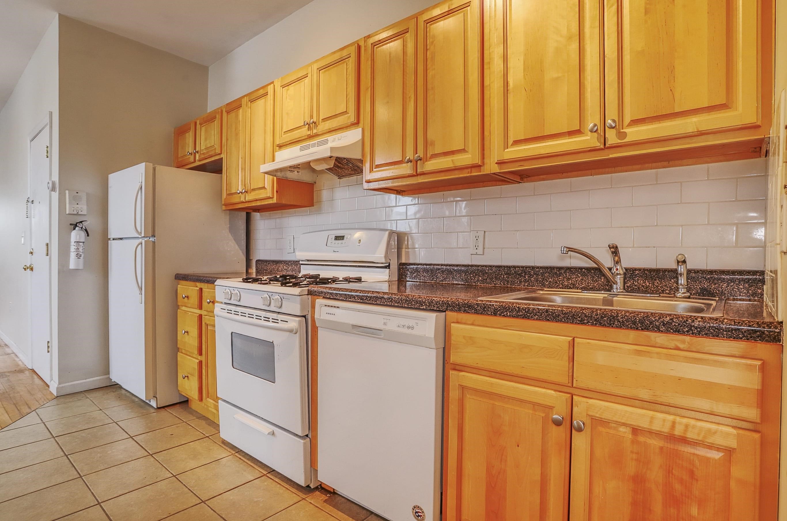 275 WEBSTER AVE Unit: 8