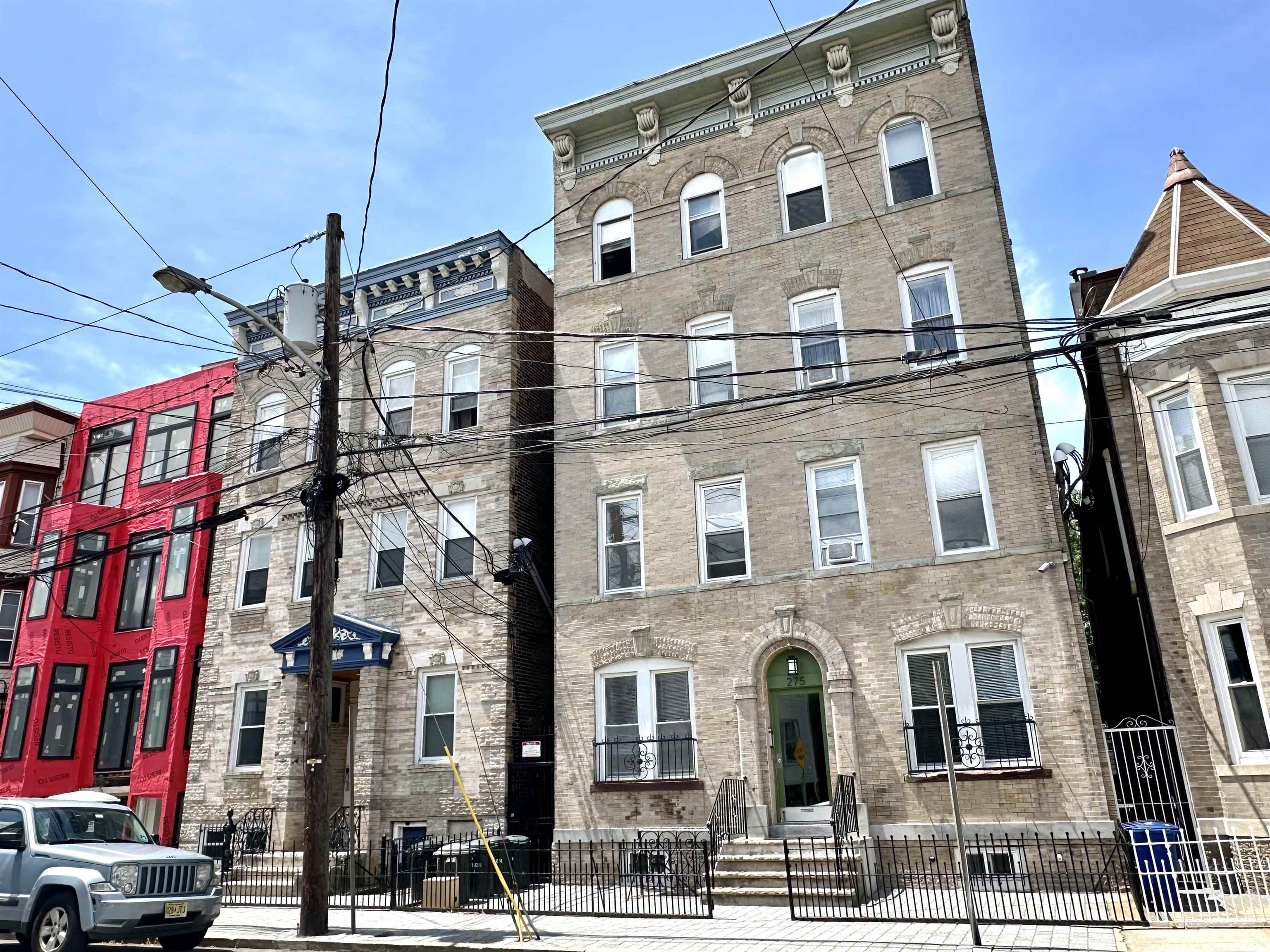 275 WEBSTER AVE Unit: 8