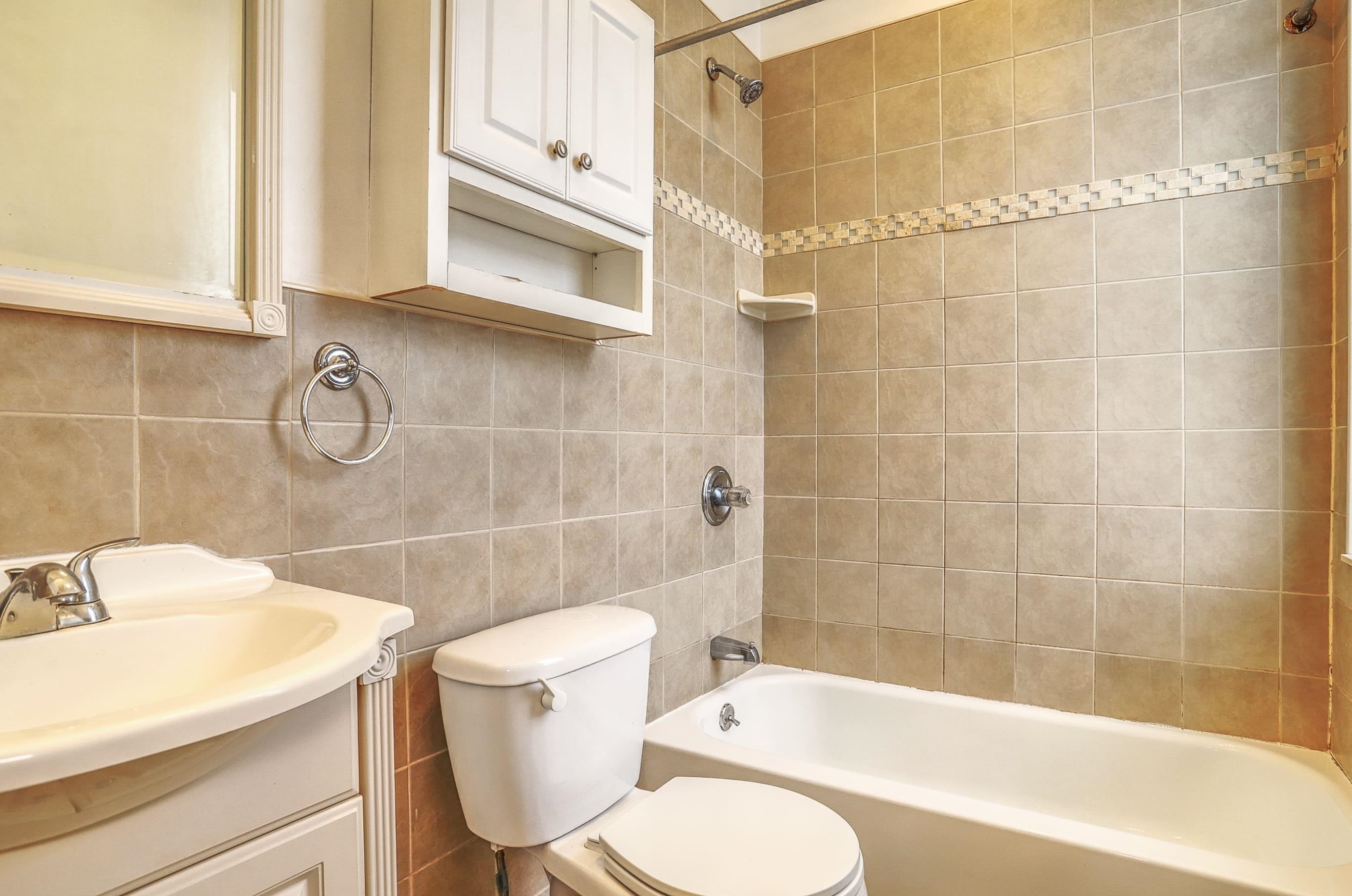 275 WEBSTER AVE Unit: 8