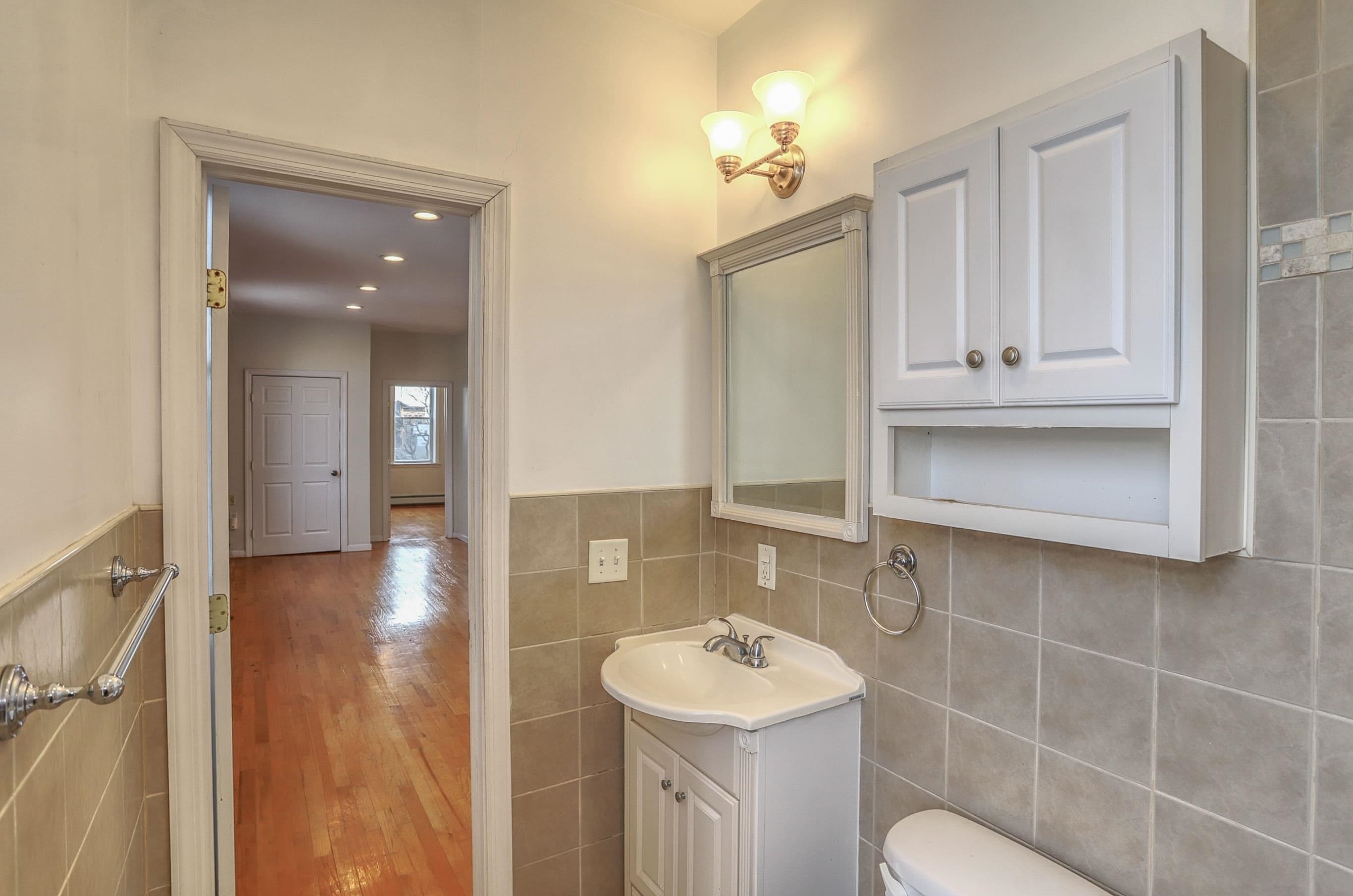 275 WEBSTER AVE Unit: 8