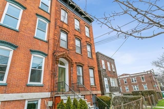 271 OGDEN AVE Unit: 2 (parlor level)