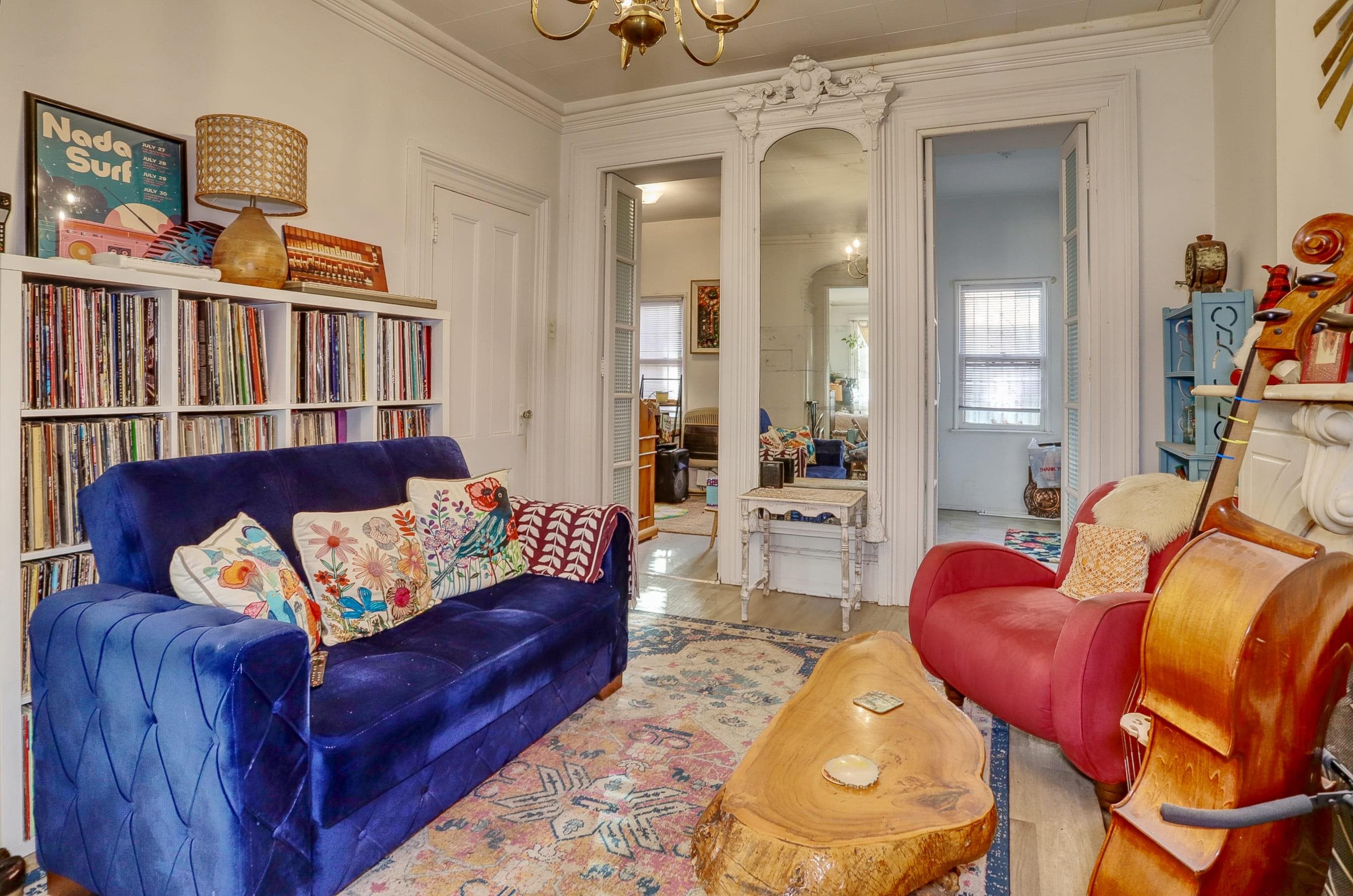 271 OGDEN AVE Unit: 2 (parlor level)