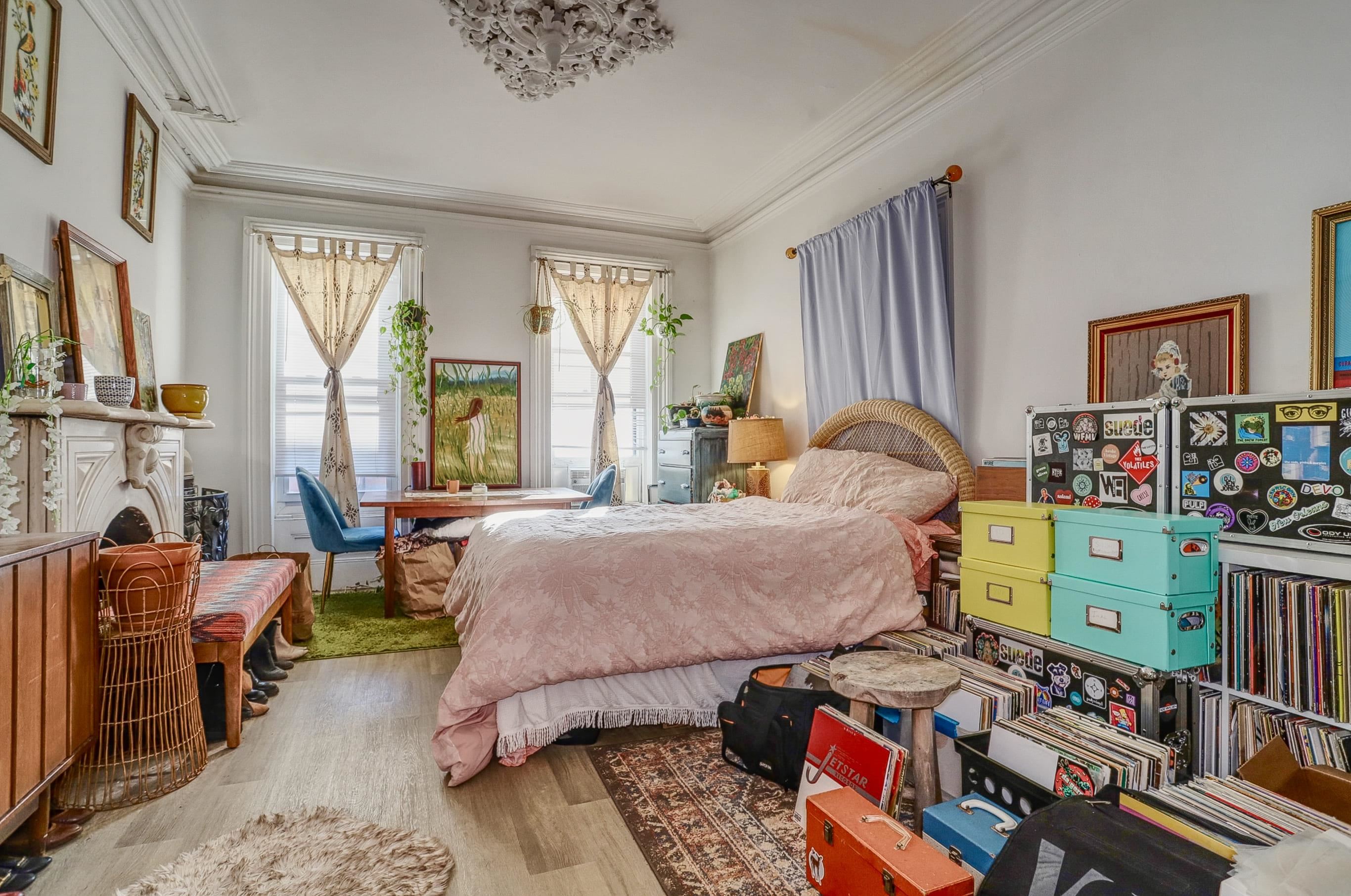 271 OGDEN AVE Unit: 2 (parlor level)