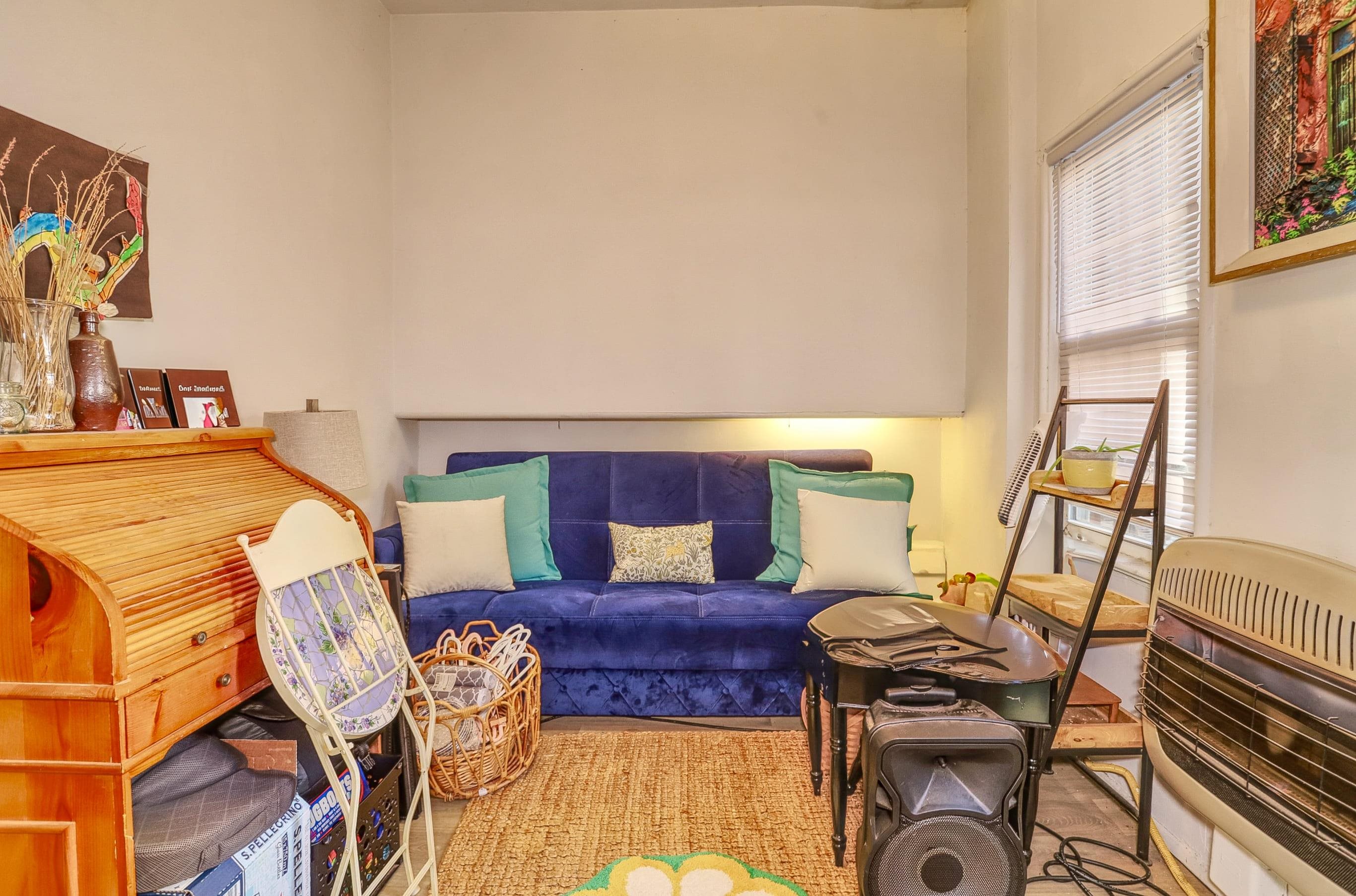 271 OGDEN AVE Unit: 2 (parlor level)