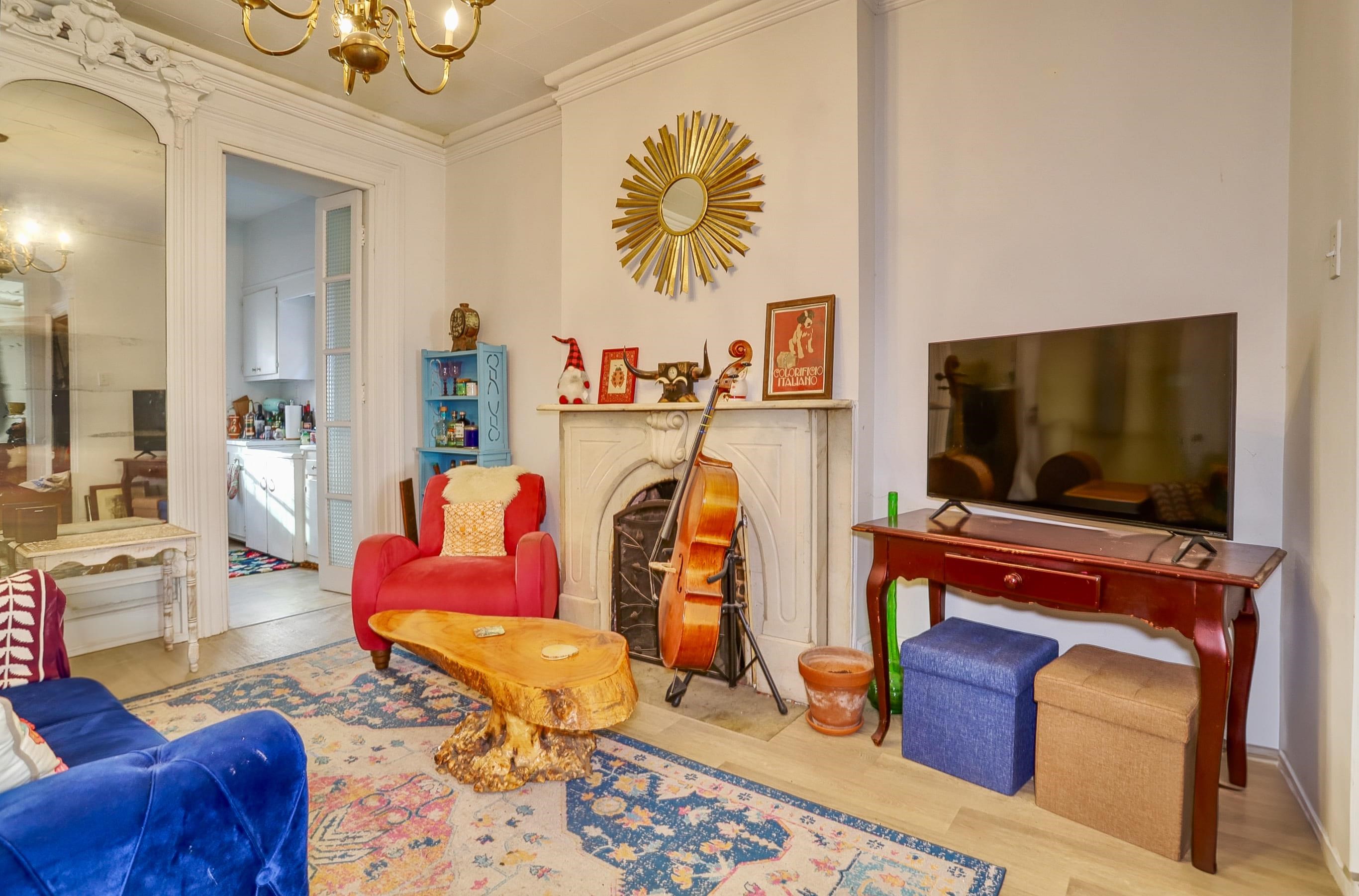 271 OGDEN AVE Unit: 2 (parlor level)