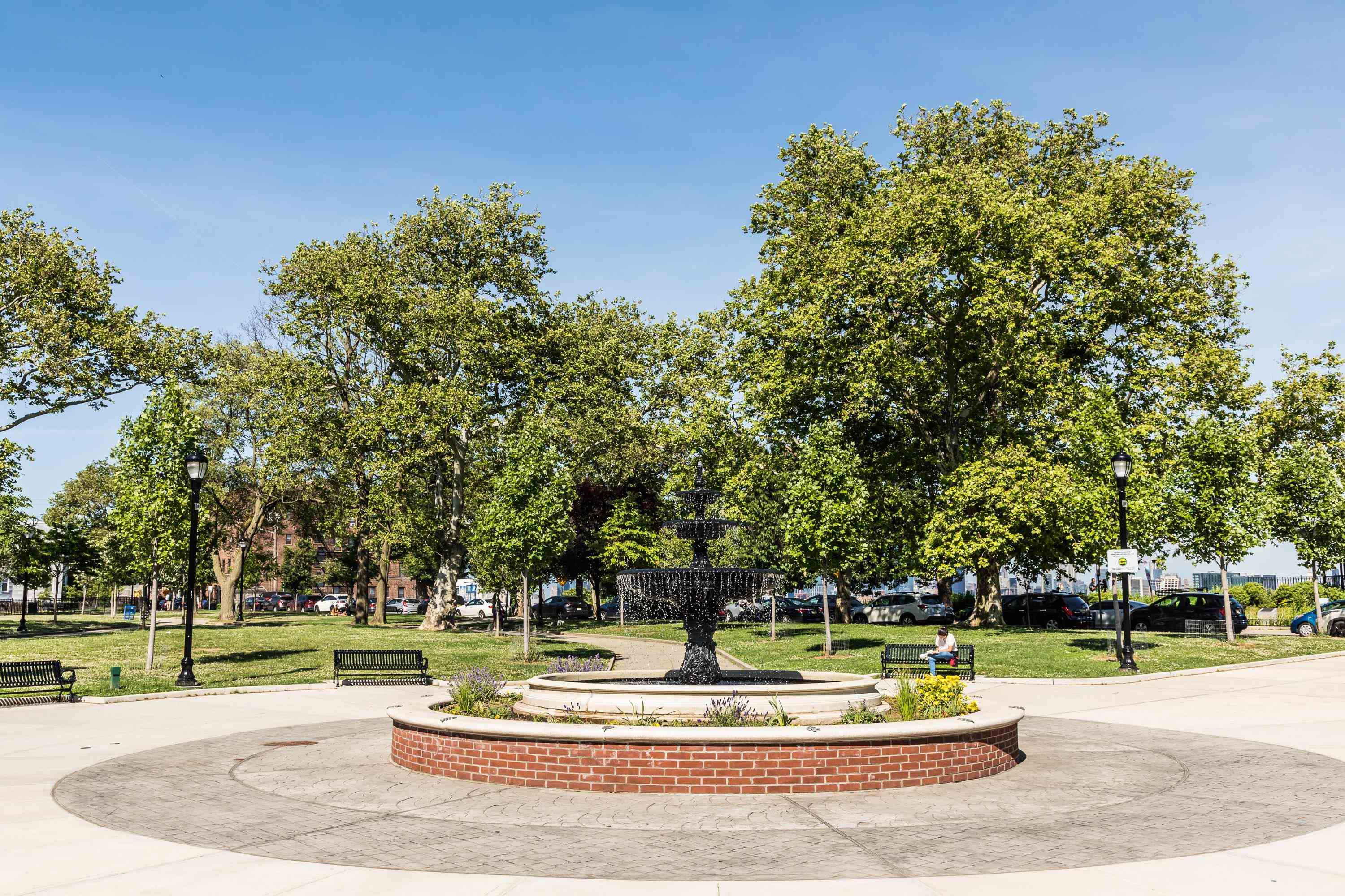 271 OGDEN AVE Unit: 2 (parlor level)