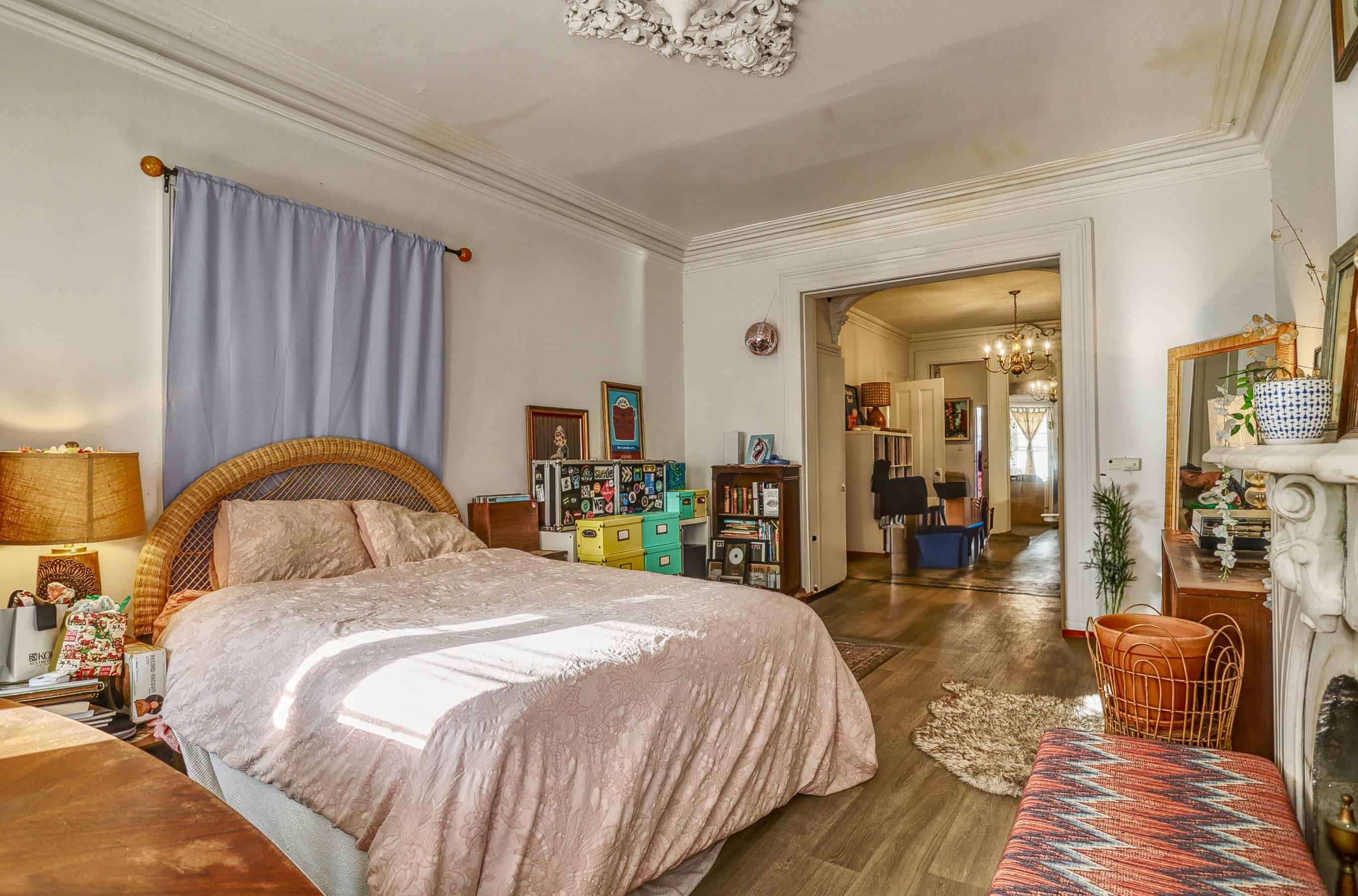 271 OGDEN AVE Unit: 2 (parlor level)