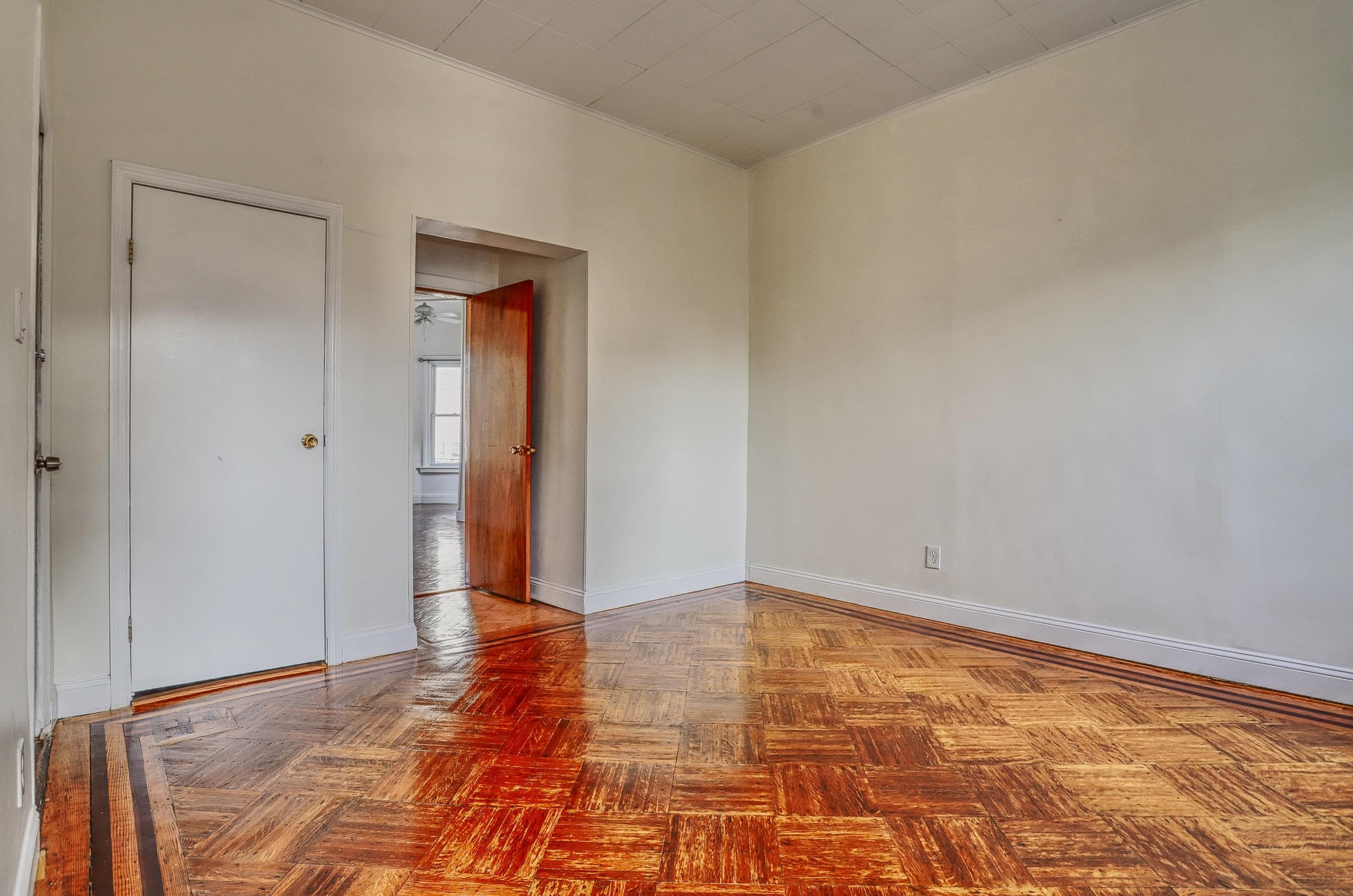 207 JEWETT AVE Unit: 2