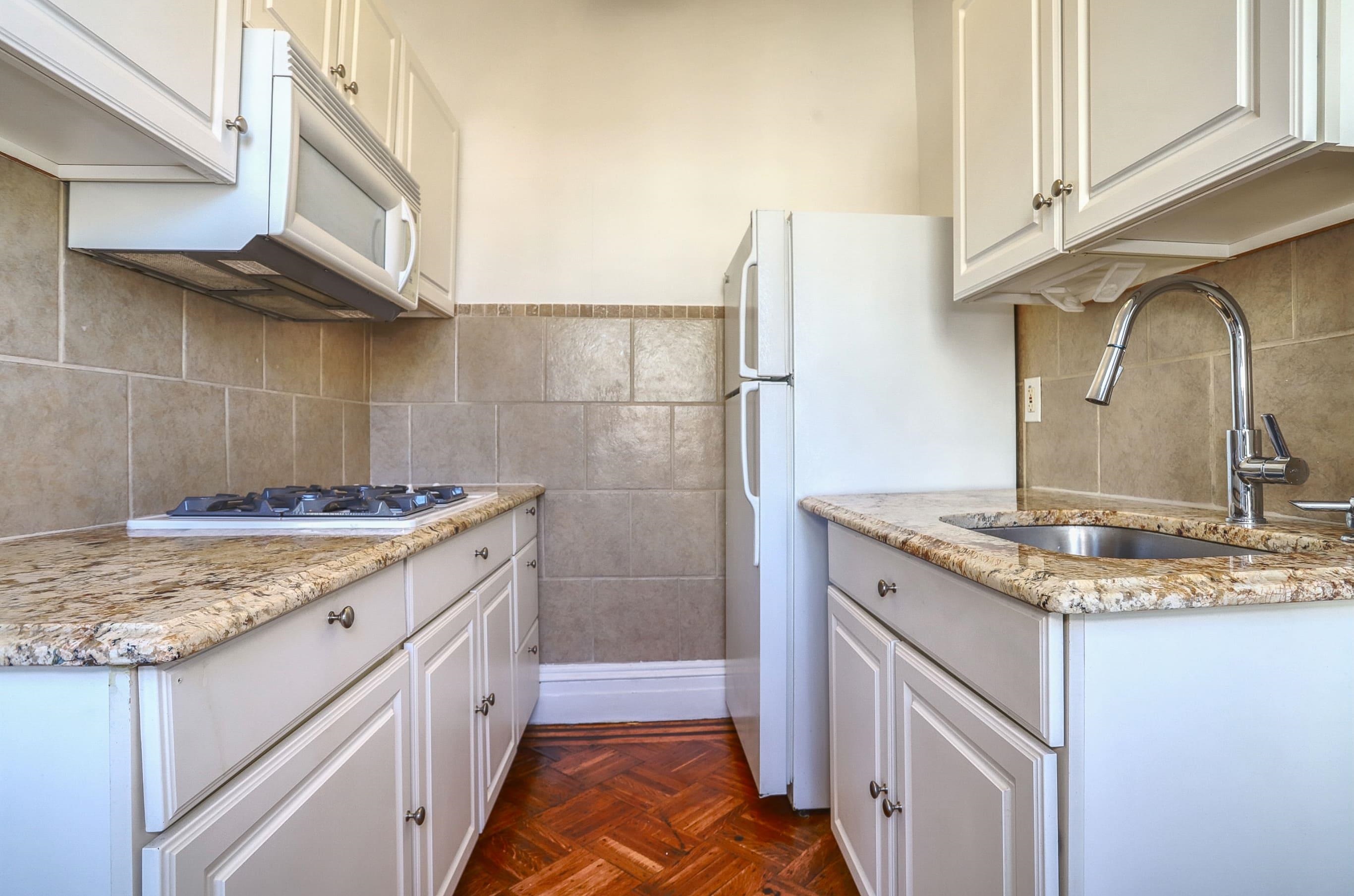 207 JEWETT AVE Unit: 2