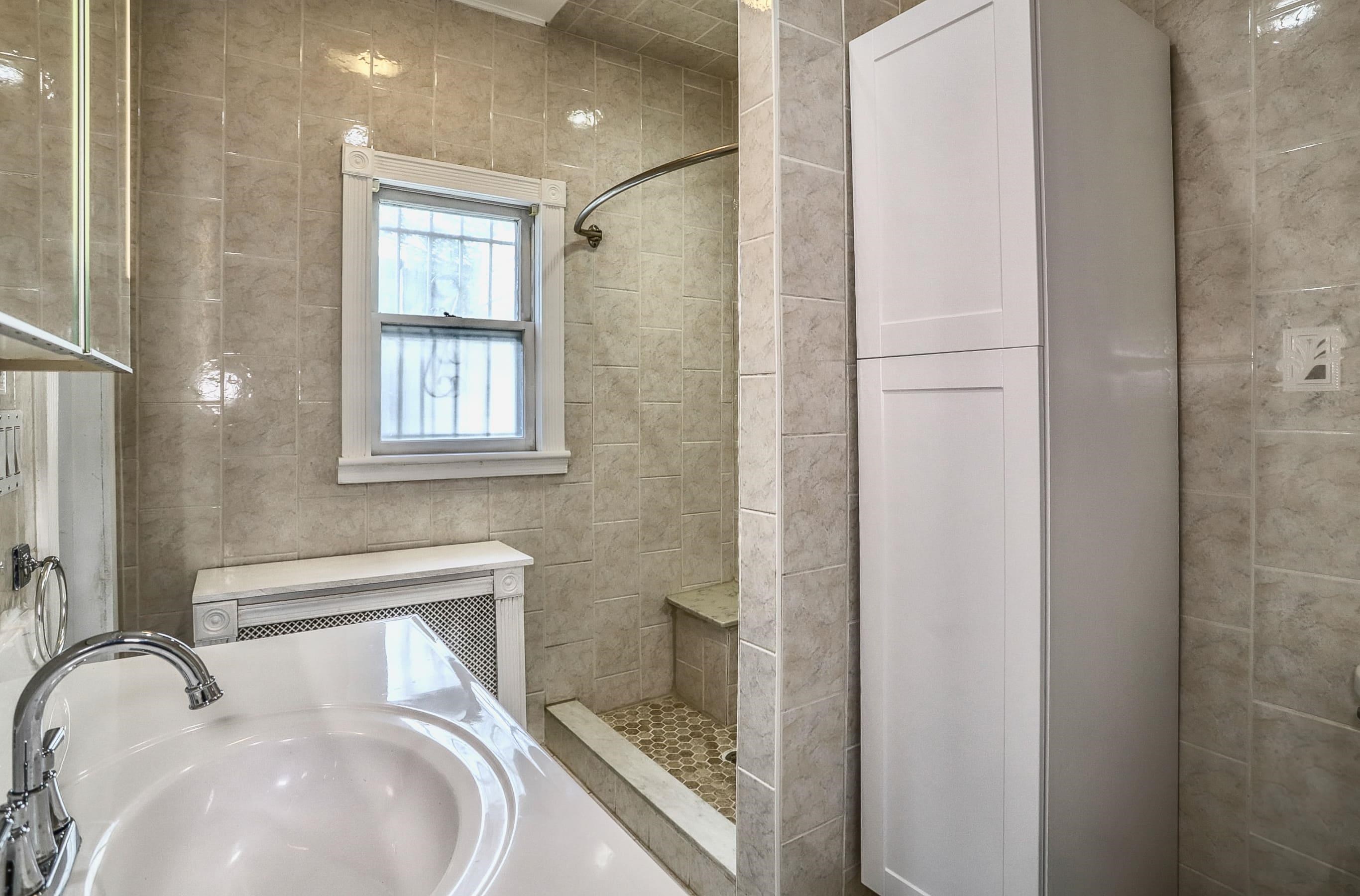 207 JEWETT AVE Unit: 2