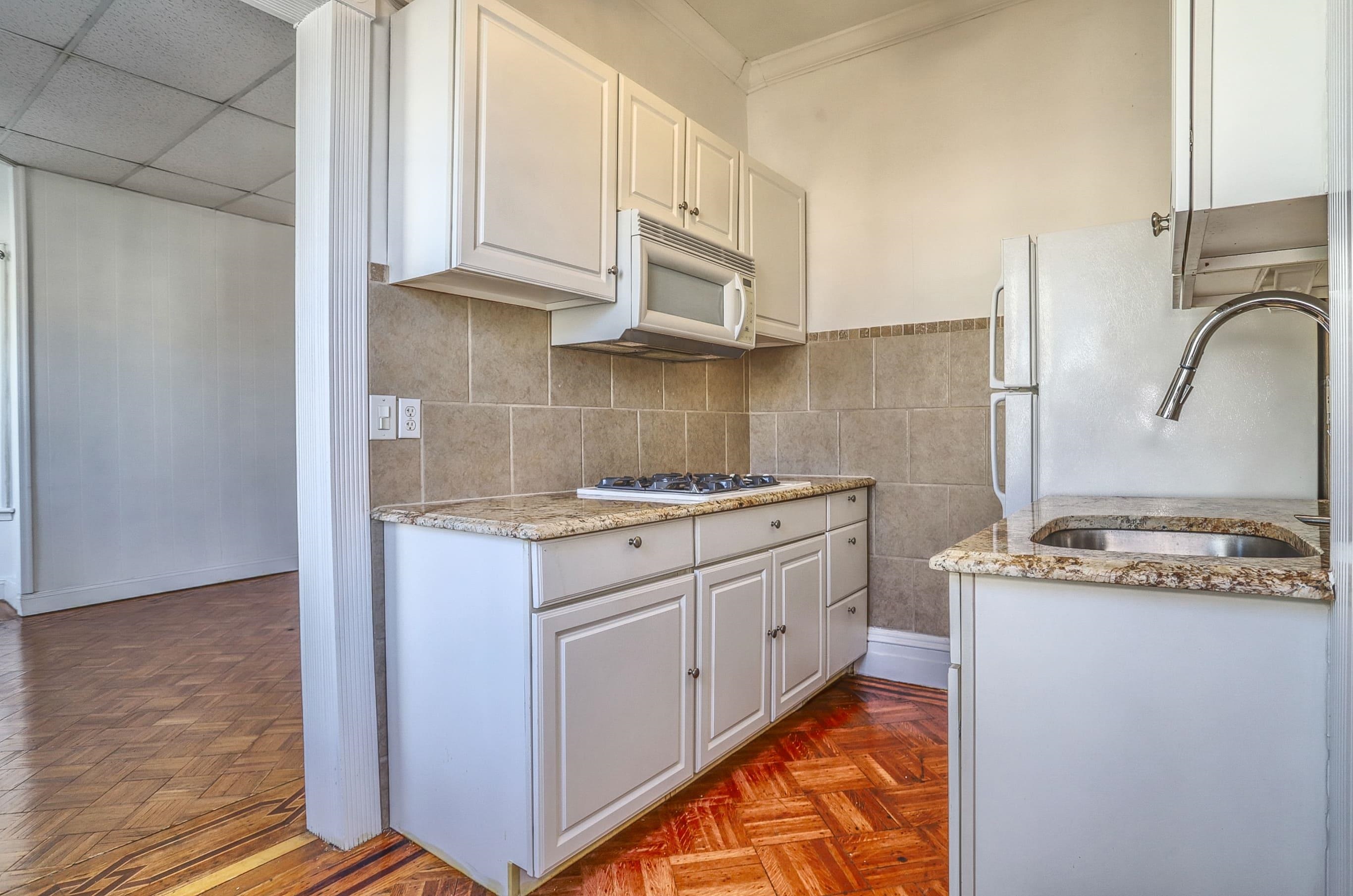 207 JEWETT AVE Unit: 2