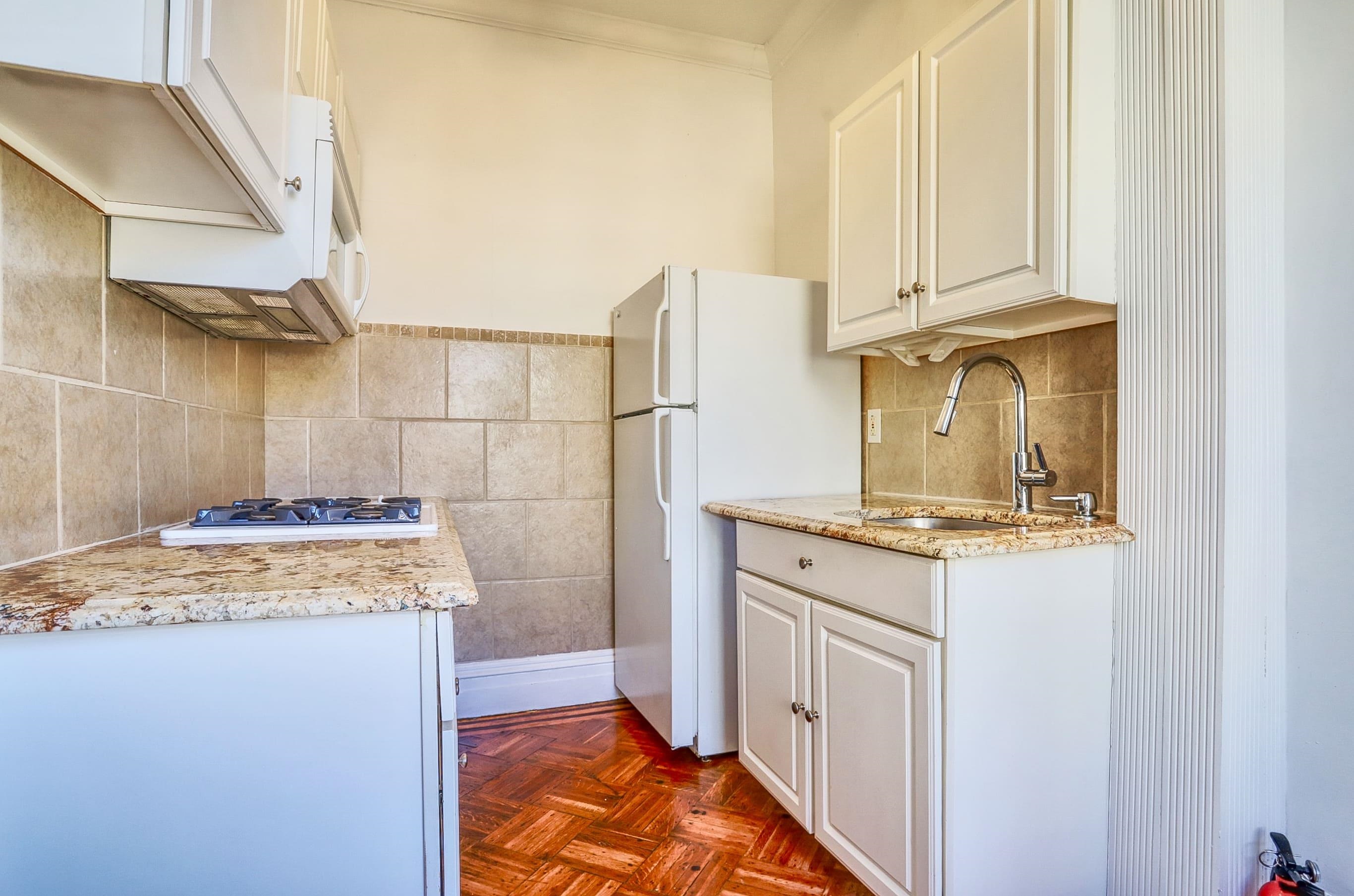 207 JEWETT AVE Unit: 2