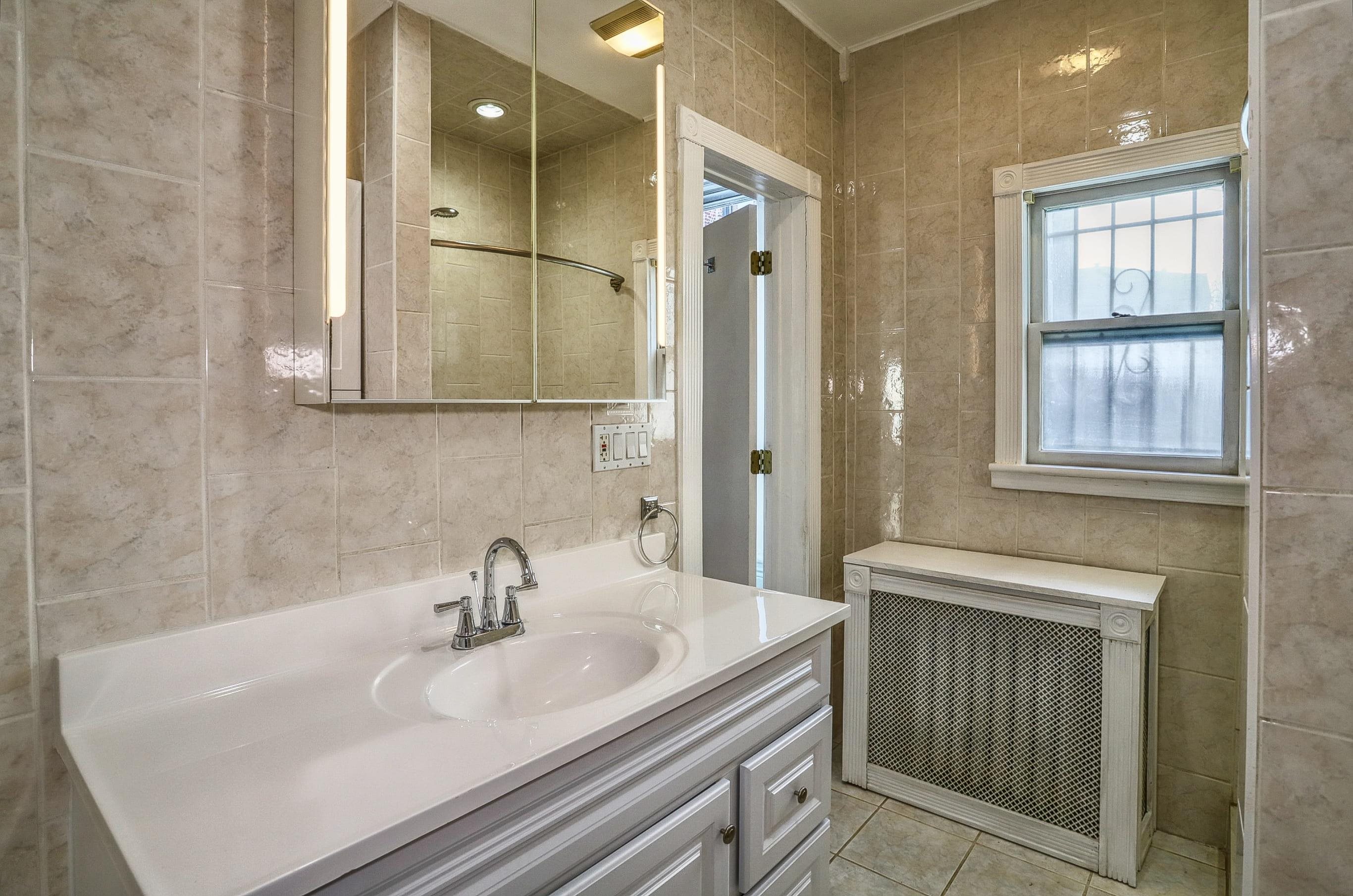 207 JEWETT AVE Unit: 2