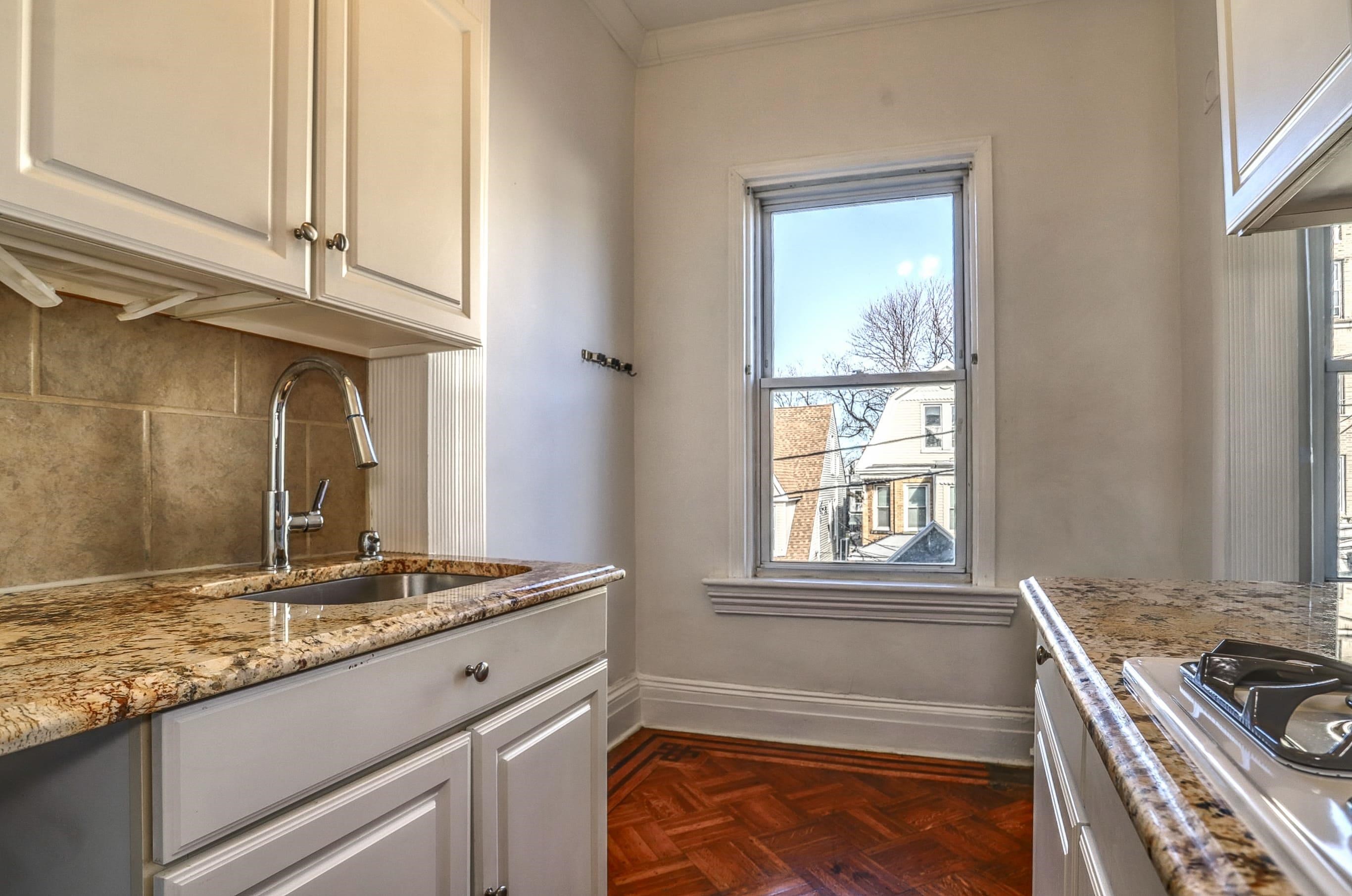 207 JEWETT AVE Unit: 2