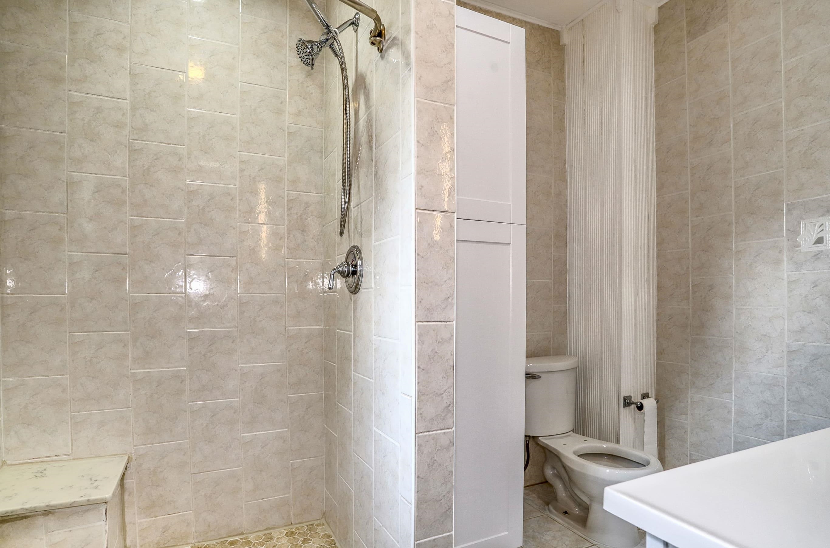 207 JEWETT AVE Unit: 2