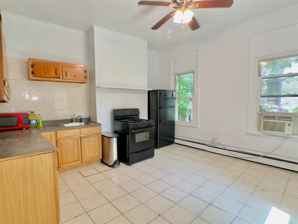 176 HOPKINS AVE Unit: 2R