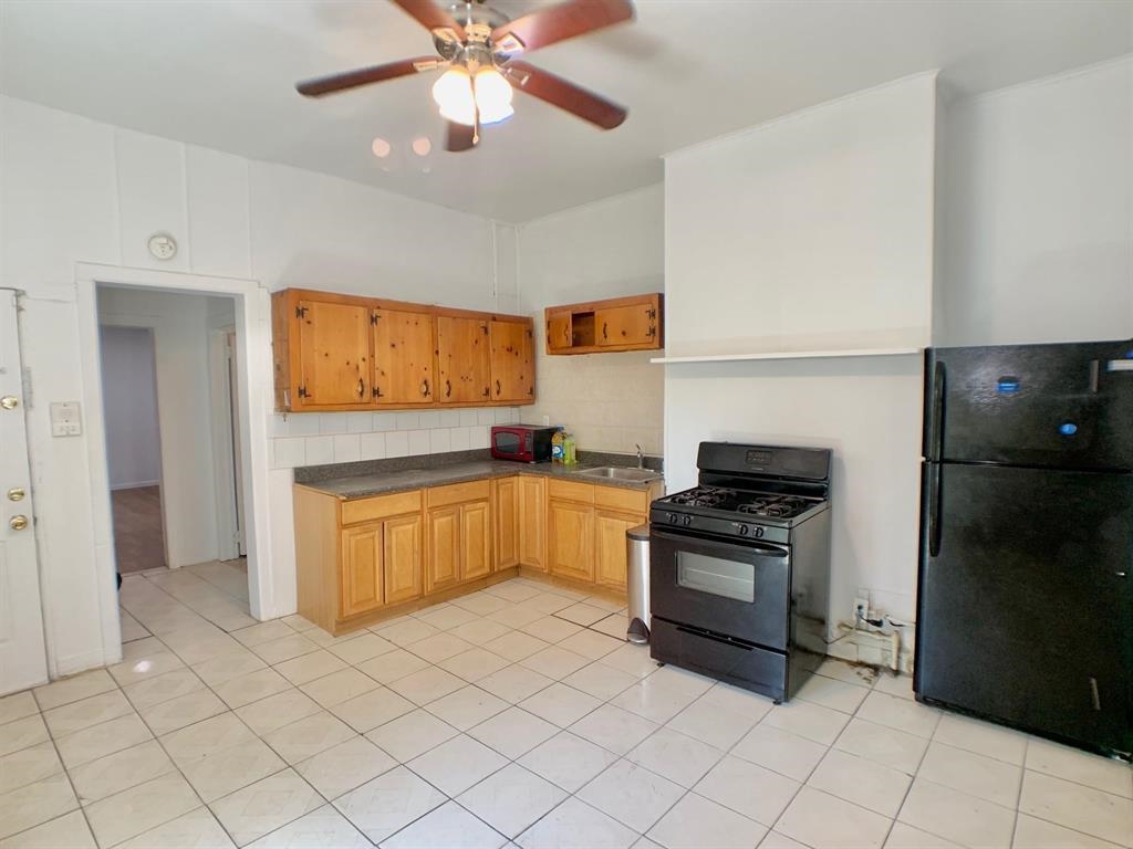 176 HOPKINS AVE Unit: 2R