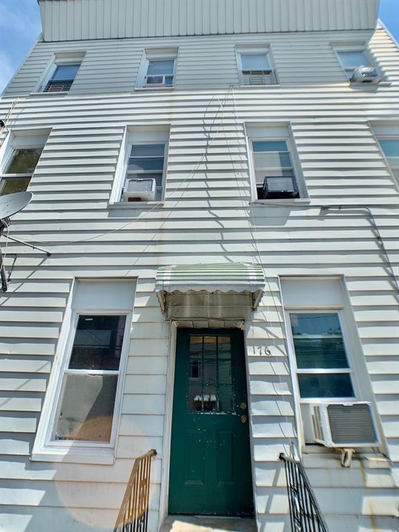 176 HOPKINS AVE Unit: 2R