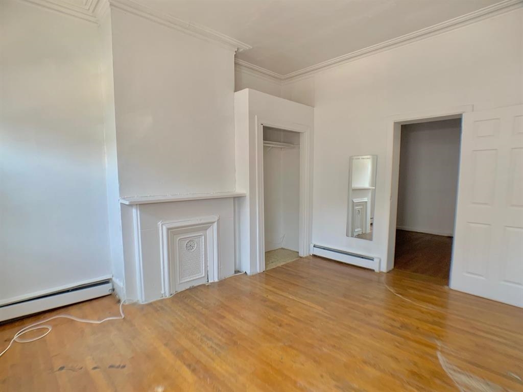 176 HOPKINS AVE Unit: 2R