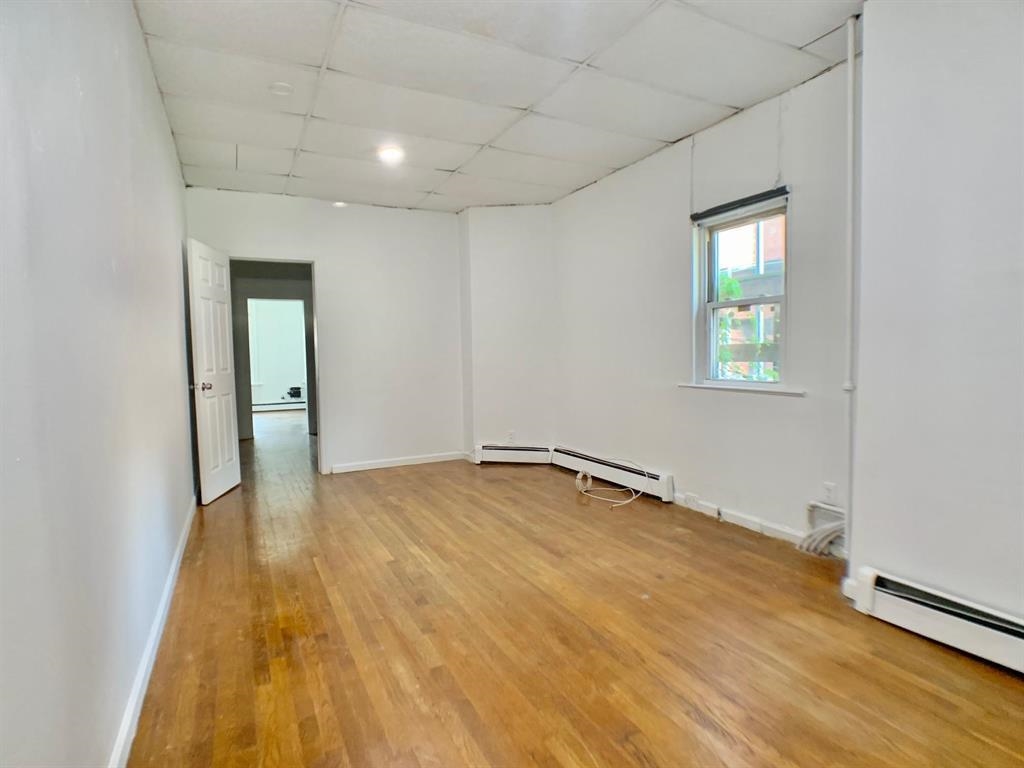 176 HOPKINS AVE Unit: 2R