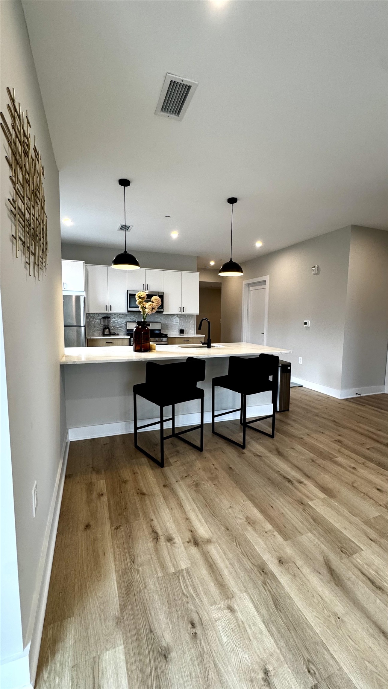 203-205 RANDOLPH AVE Unit: 101