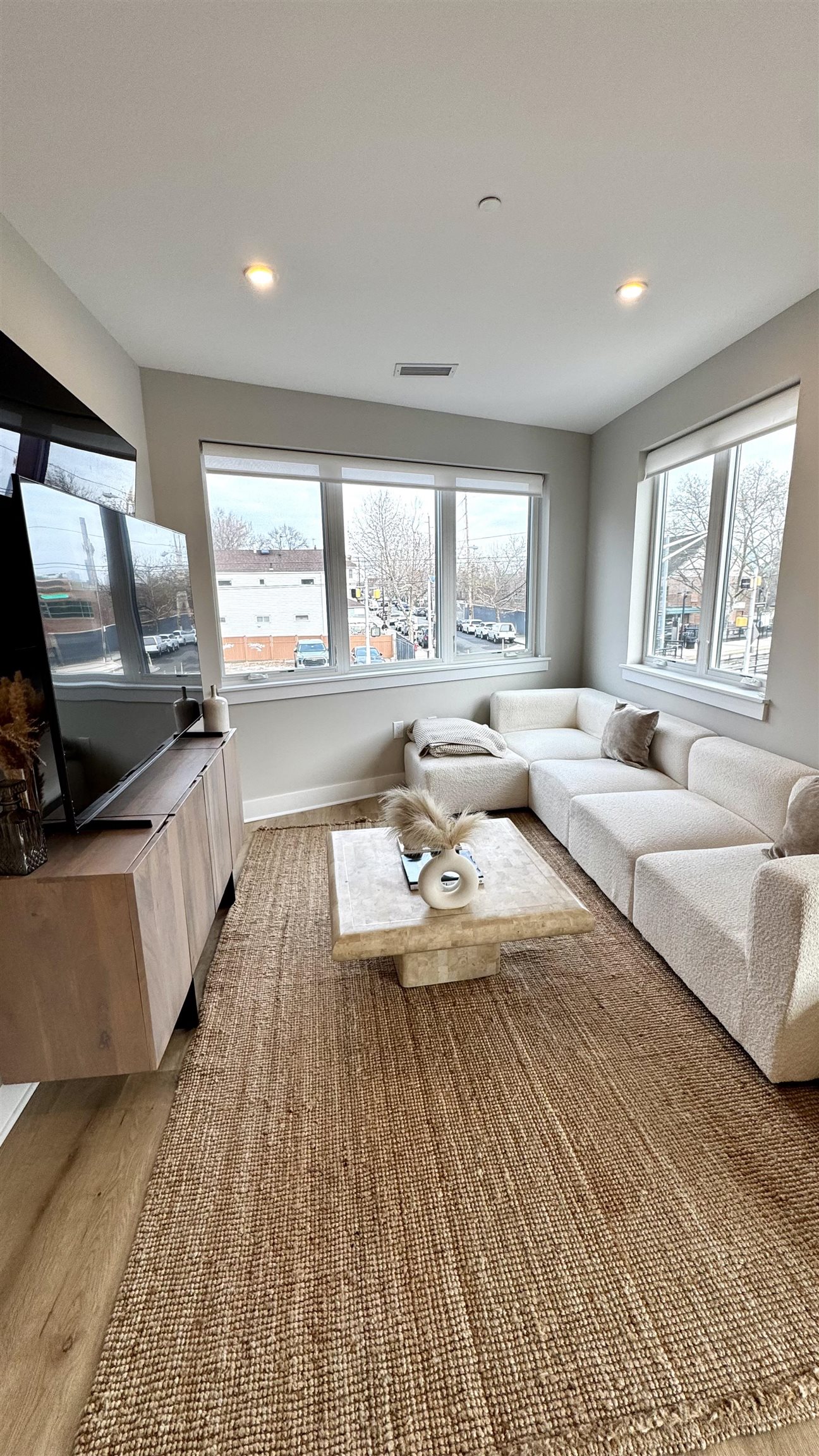 203-205 RANDOLPH AVE Unit: 101