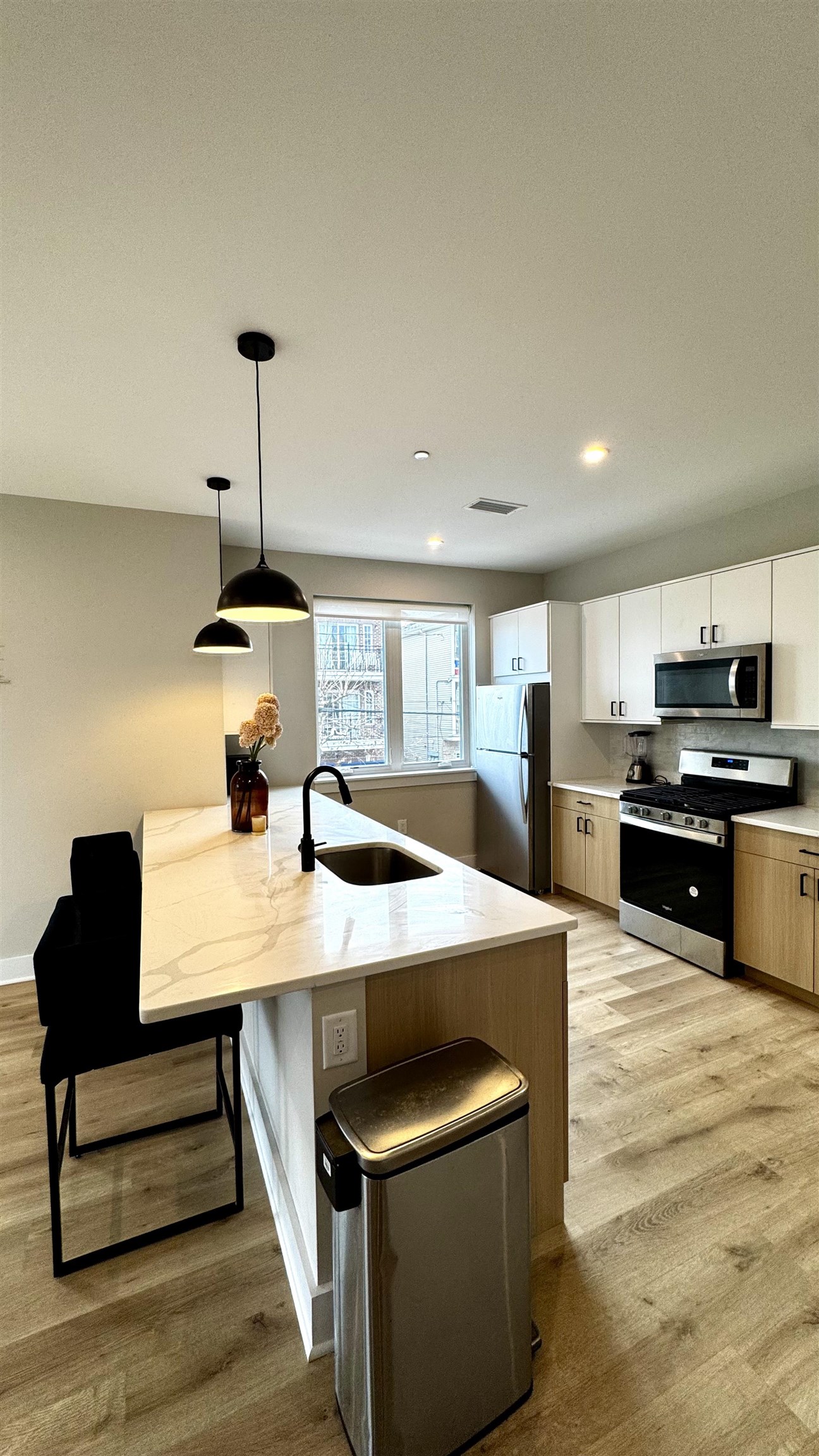 203-205 RANDOLPH AVE Unit: 101