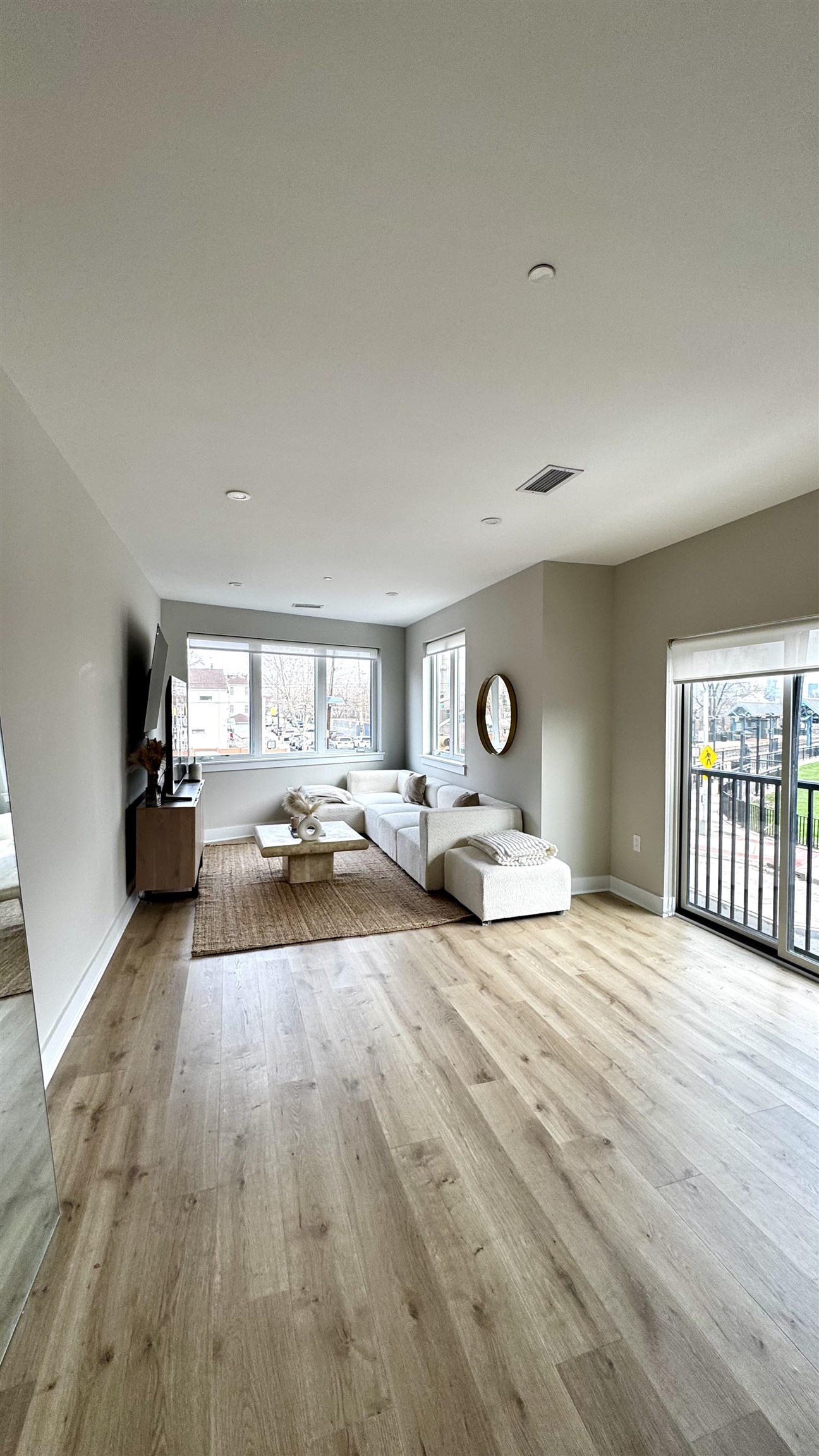 203-205 RANDOLPH AVE Unit: 101