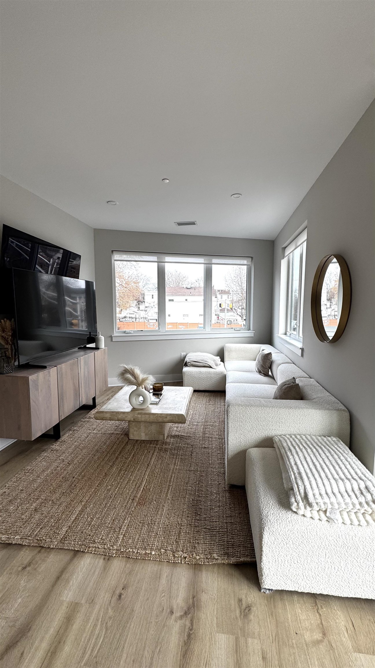 203-205 RANDOLPH AVE Unit: 101