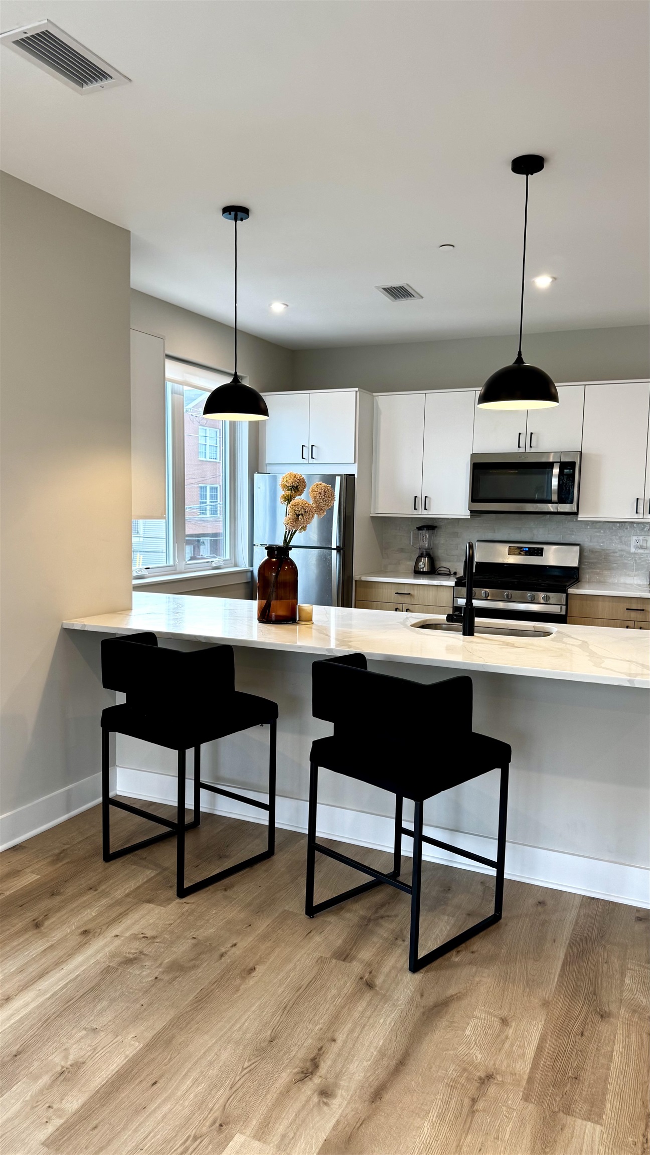 203-205 RANDOLPH AVE Unit: 101