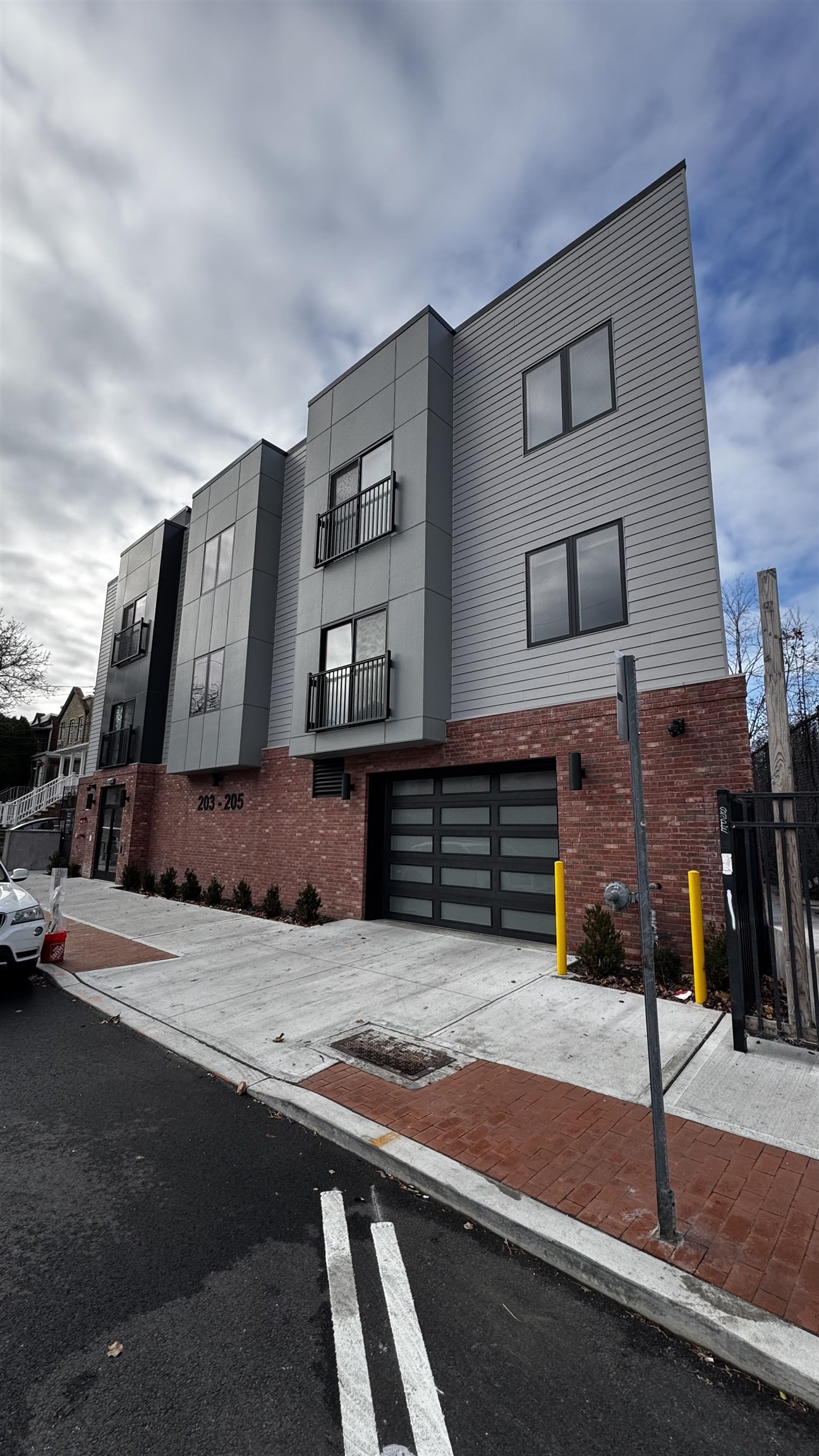 203-205 RANDOLPH AVE Unit: 101