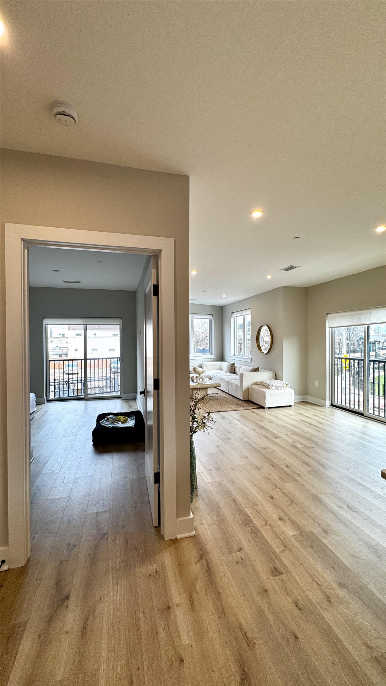 203-205 RANDOLPH AVE Unit: 101