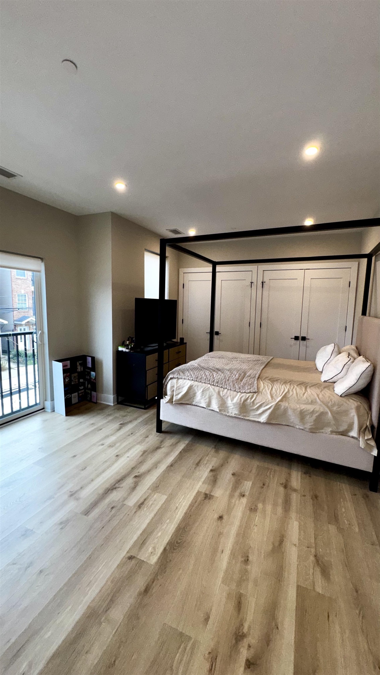 203-205 RANDOLPH AVE Unit: 101