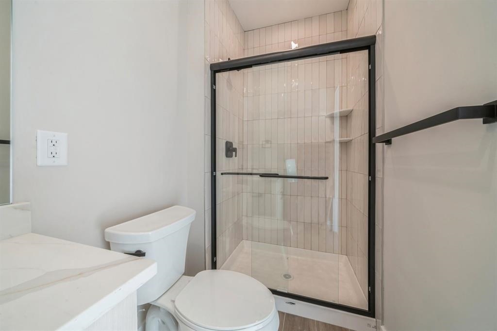 203-205 RANDOLPH AVE Unit: 101