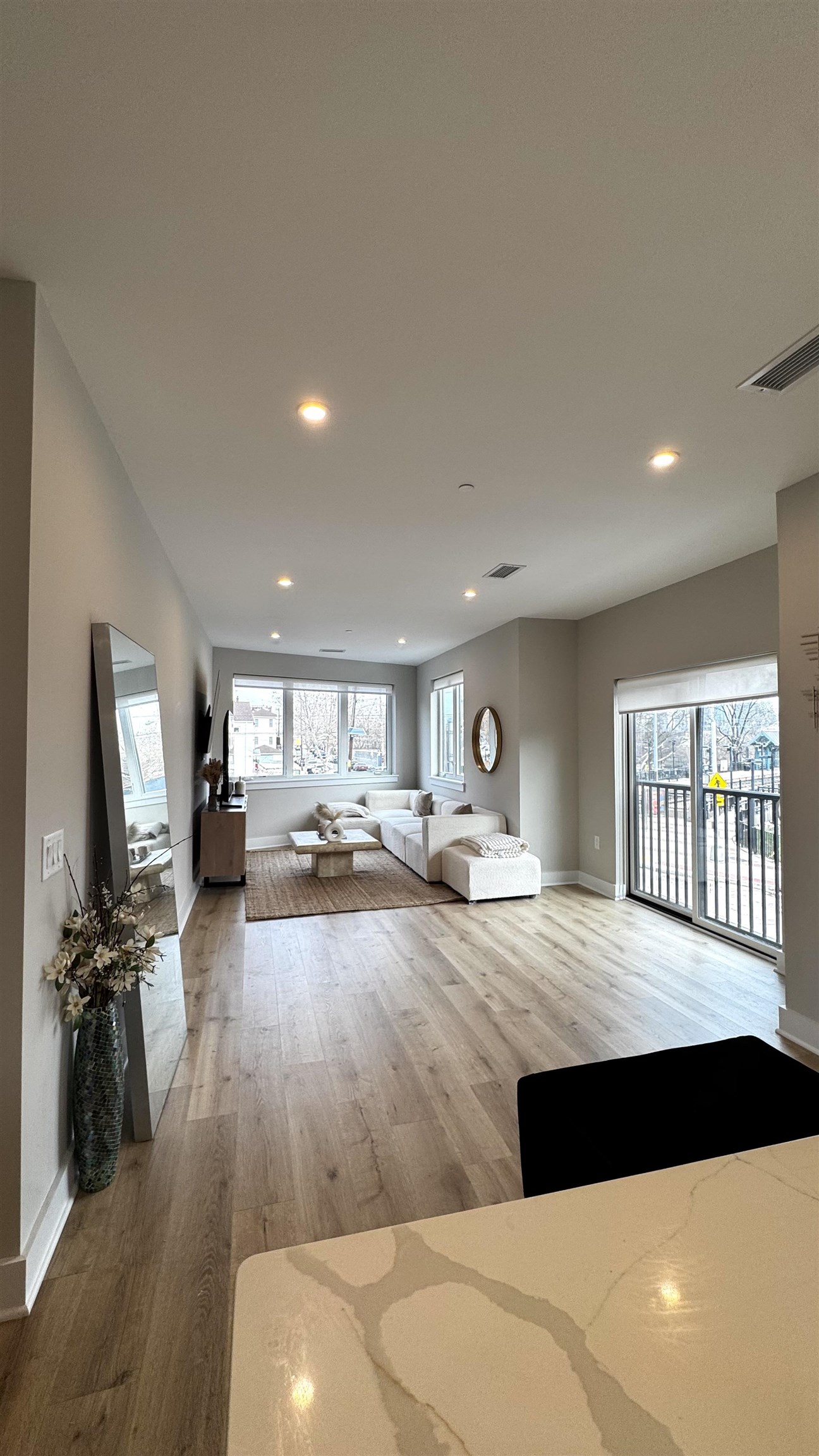 203-205 RANDOLPH AVE Unit: 101