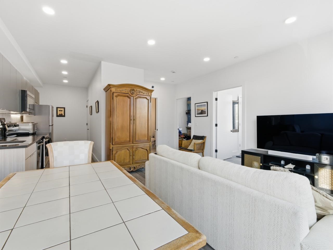 327 COMMUNIPAW AVE Unit: 203