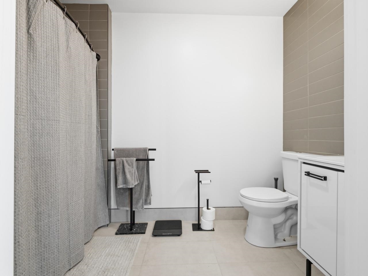 327 COMMUNIPAW AVE Unit: 203