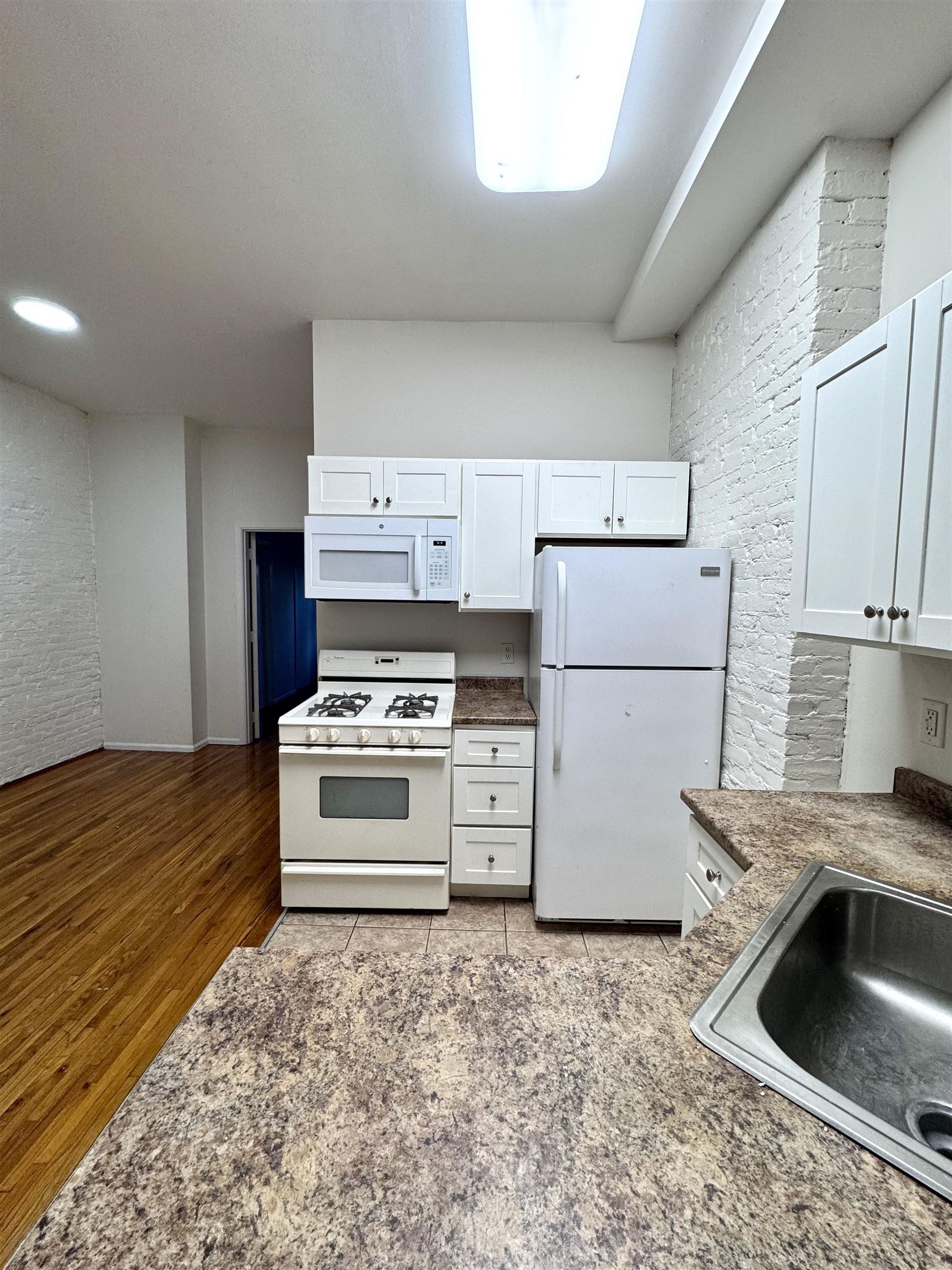 724 OCEAN AVE Unit: 2