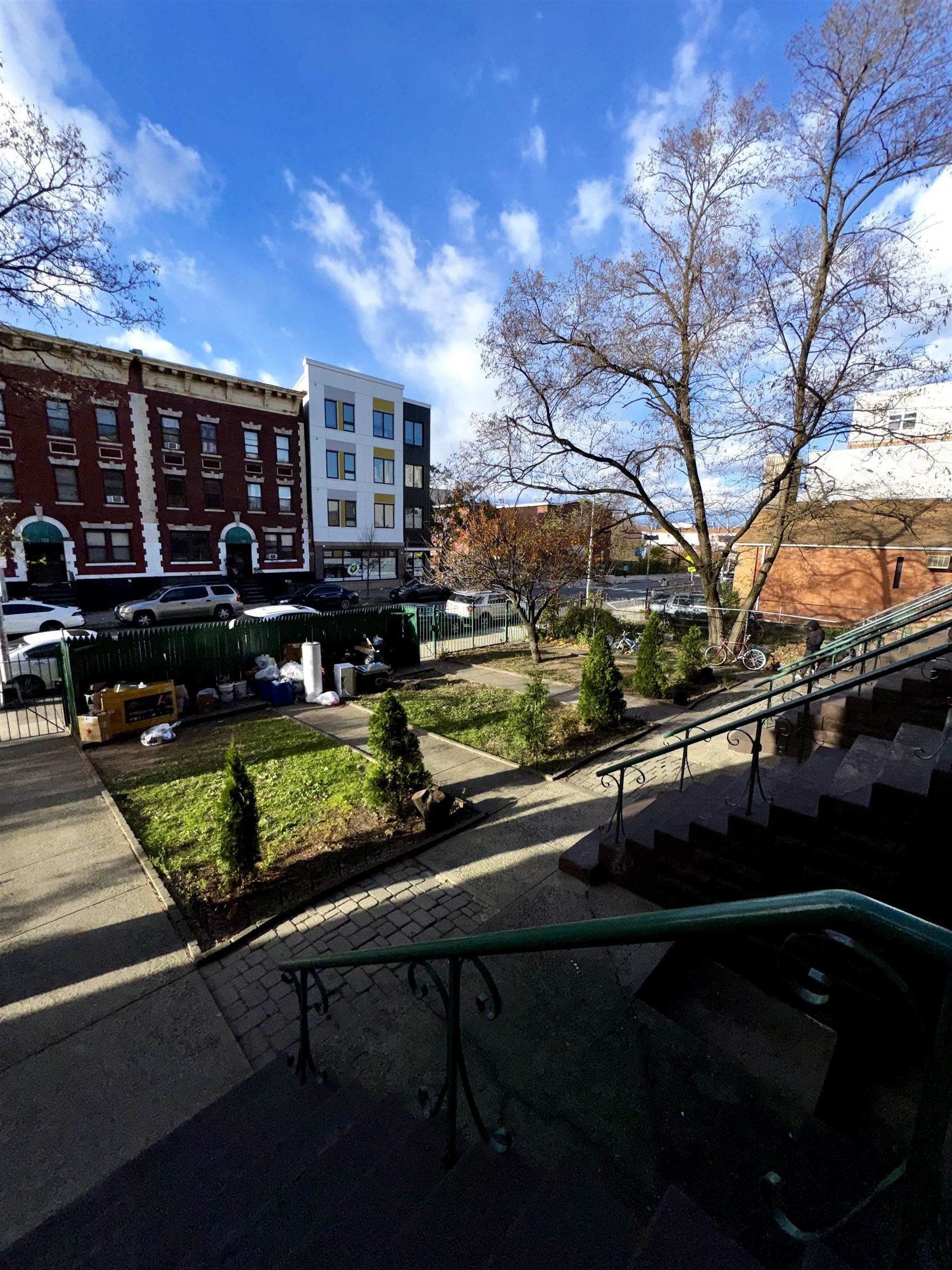 724 OCEAN AVE Unit: 2