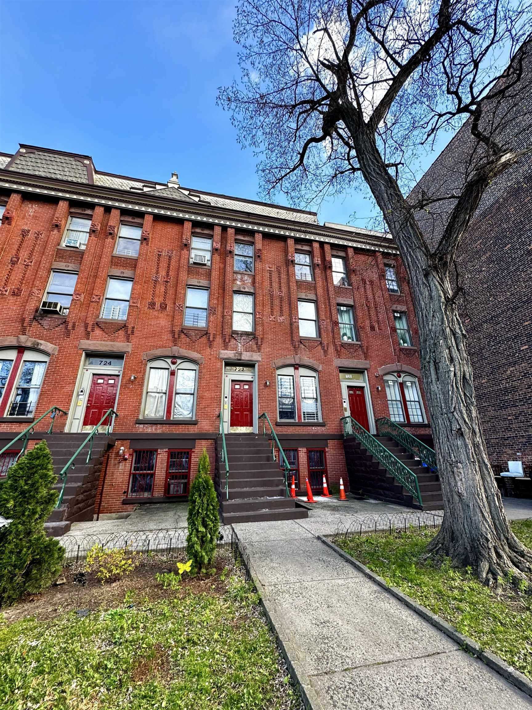 724 OCEAN AVE Unit: 2