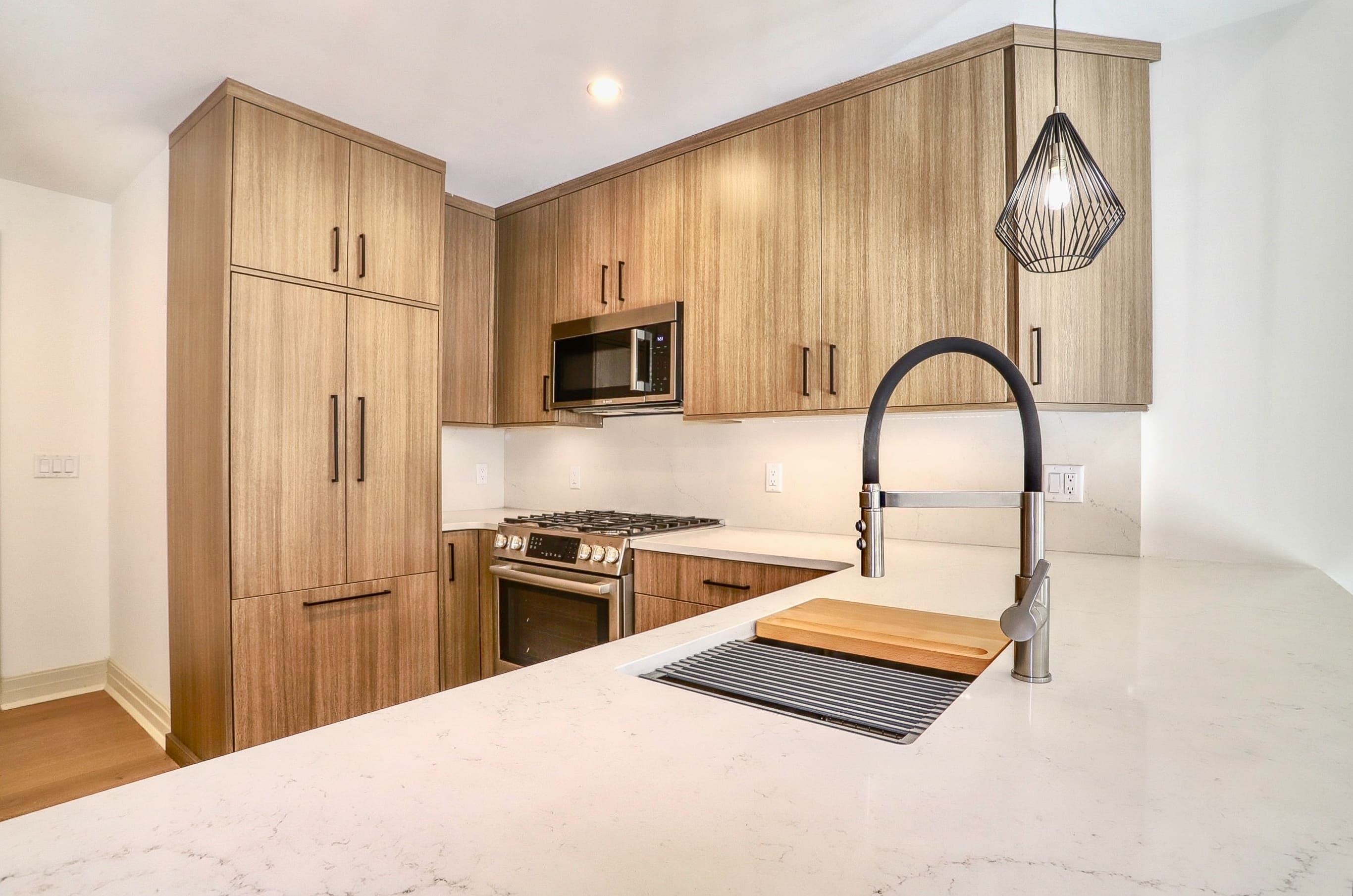921 MADISON ST Unit: 501