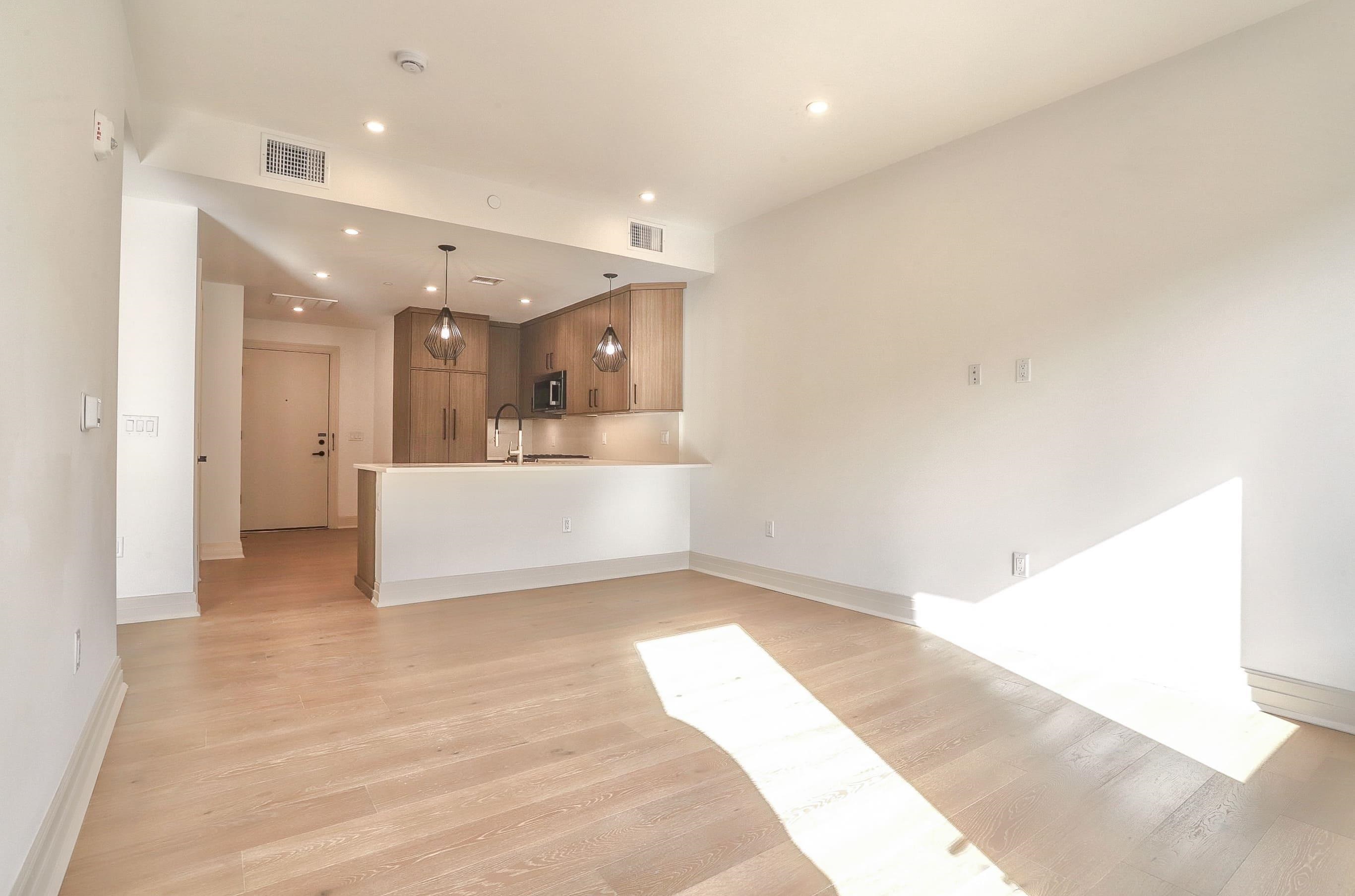 921 MADISON ST Unit: 501