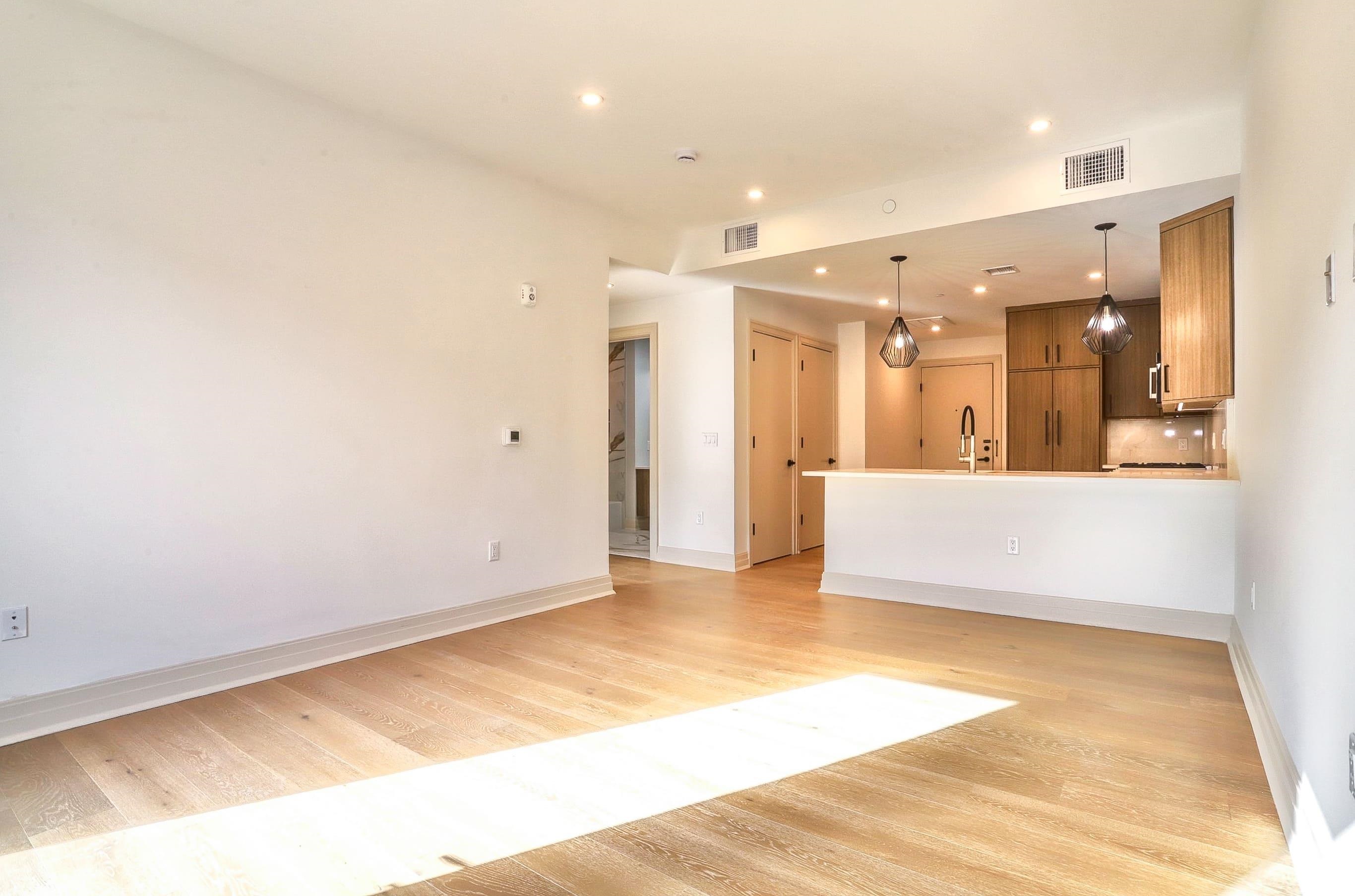921 MADISON ST Unit: 501