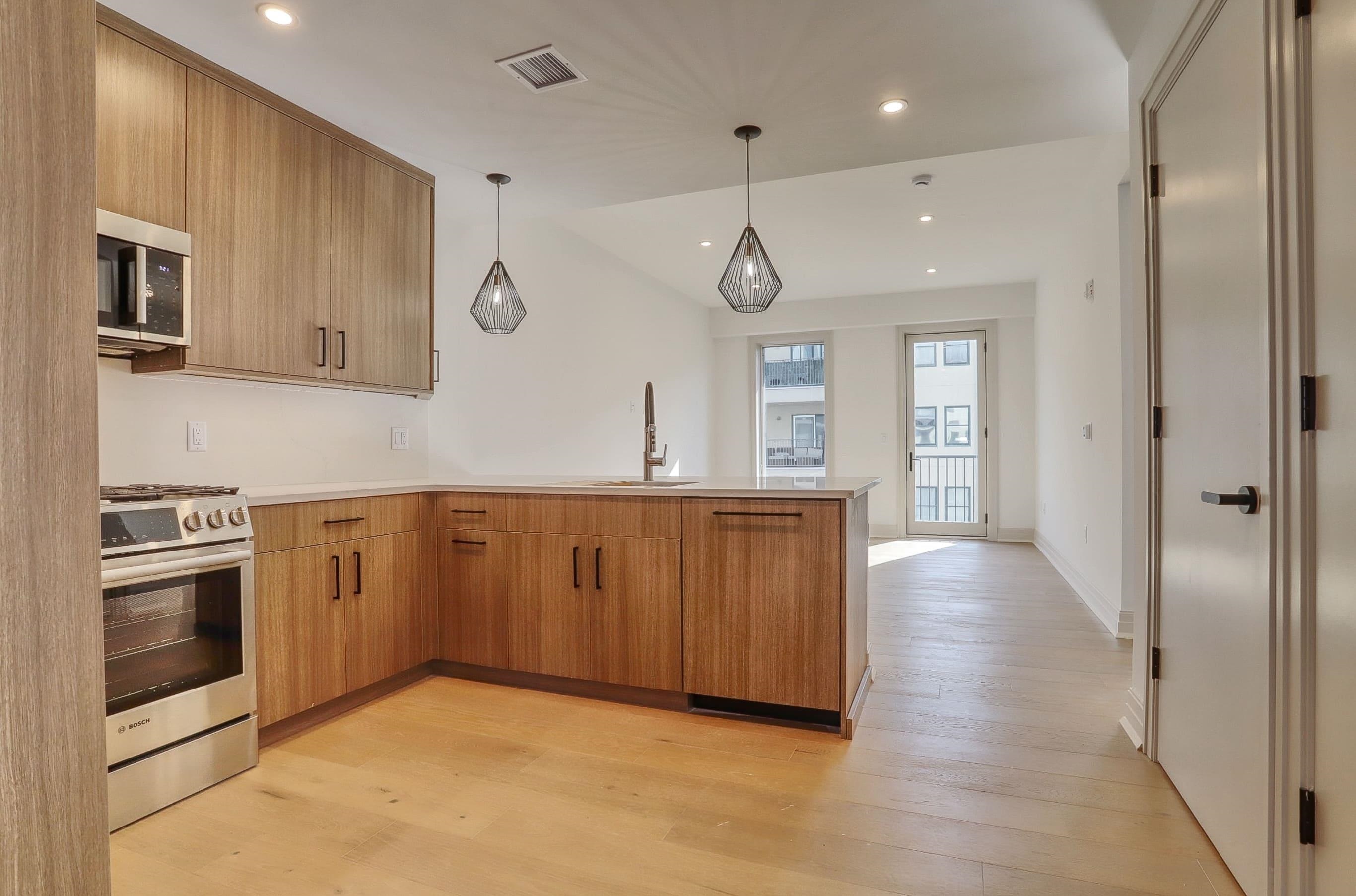 921 MADISON ST Unit: 501
