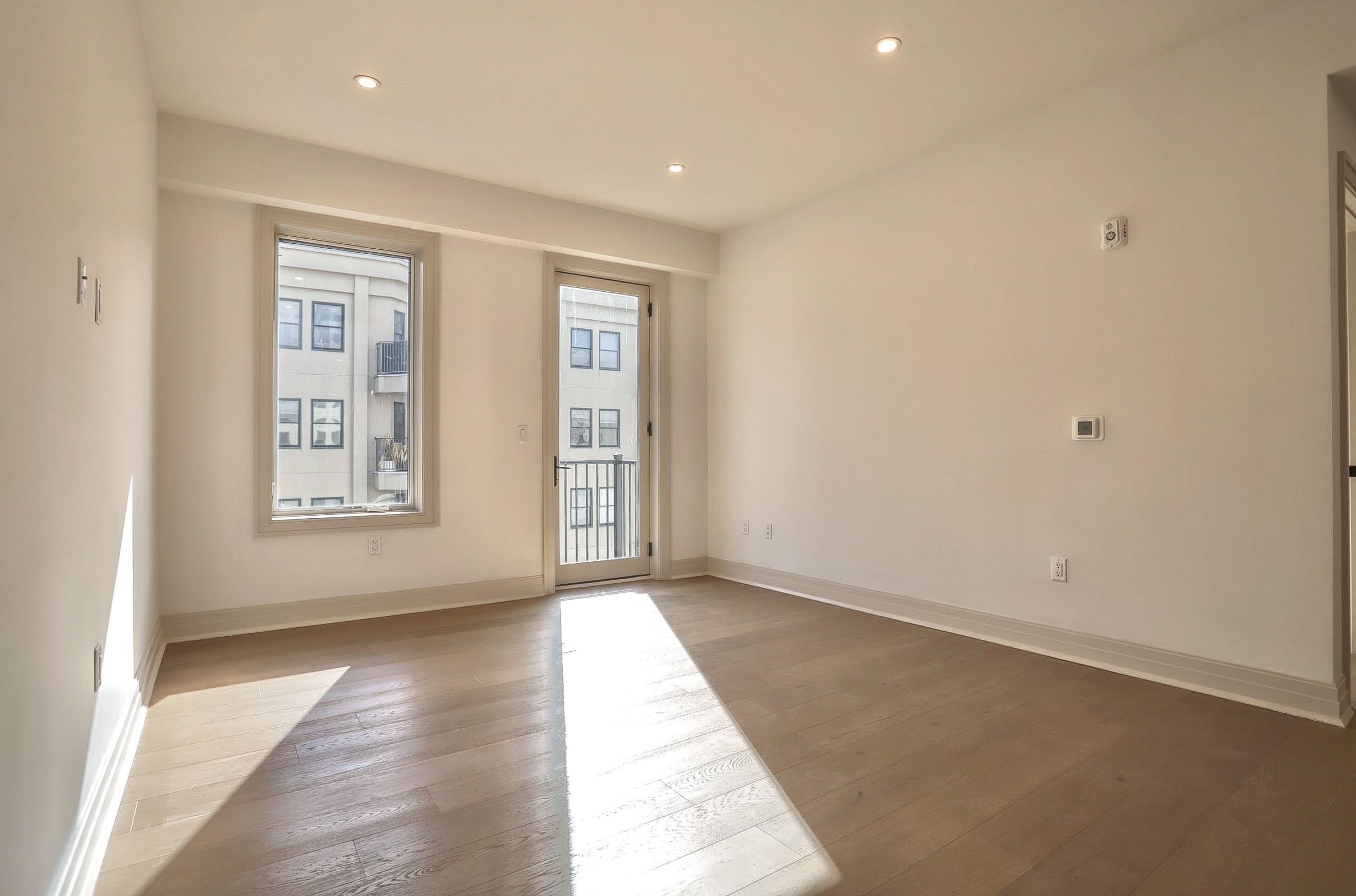 921 MADISON ST Unit: 501