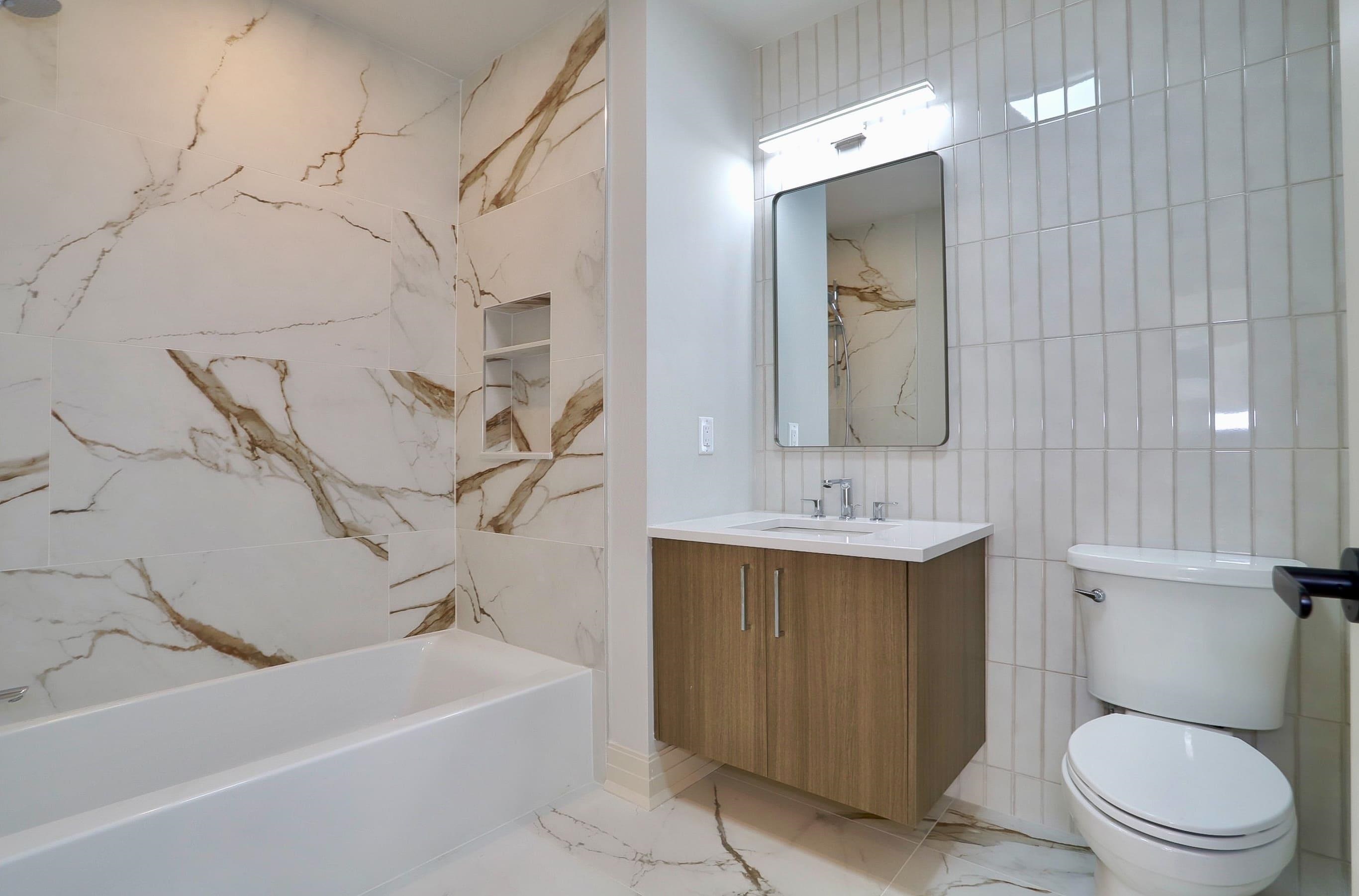 921 MADISON ST Unit: 501