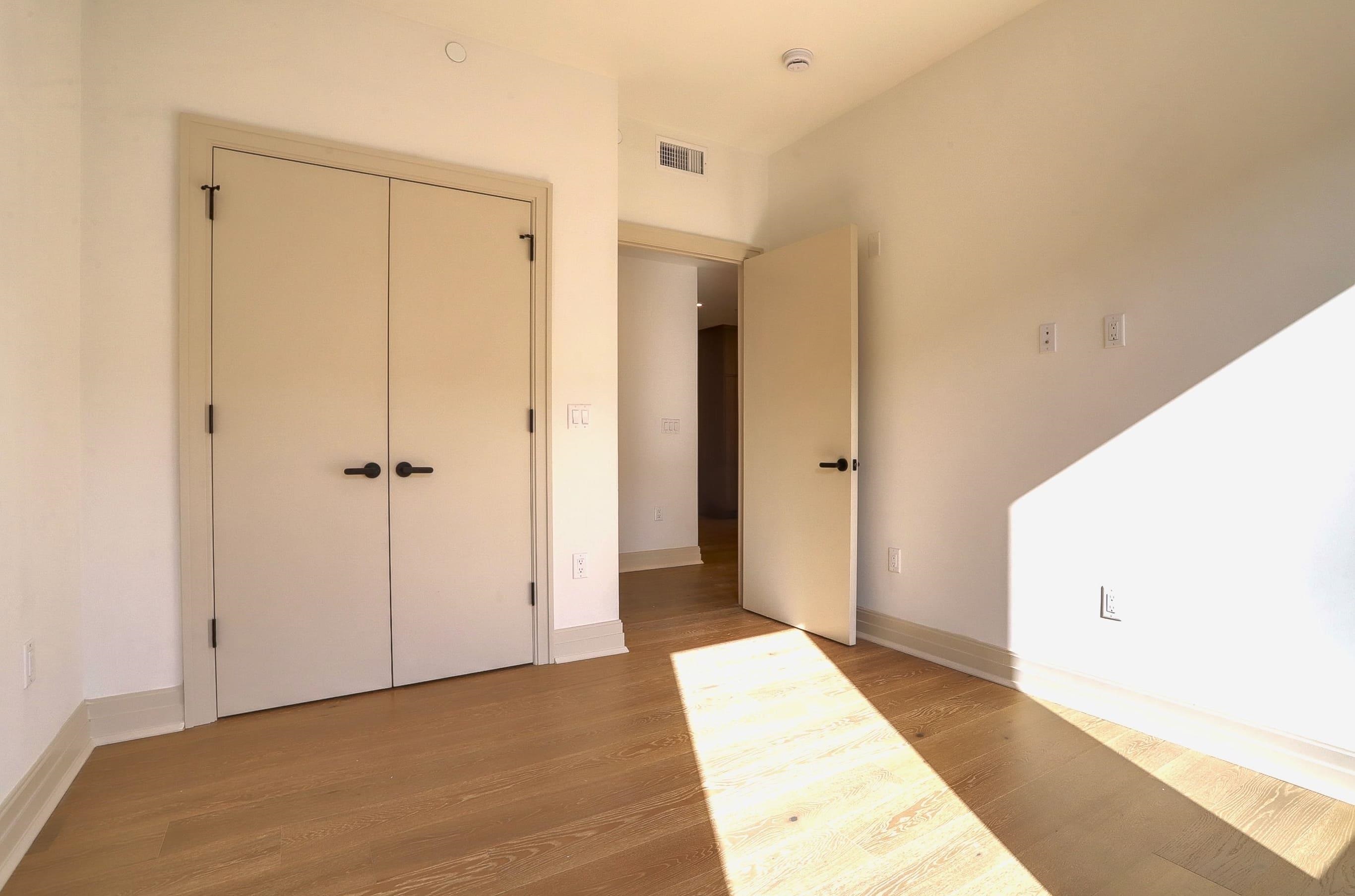 921 MADISON ST Unit: 501