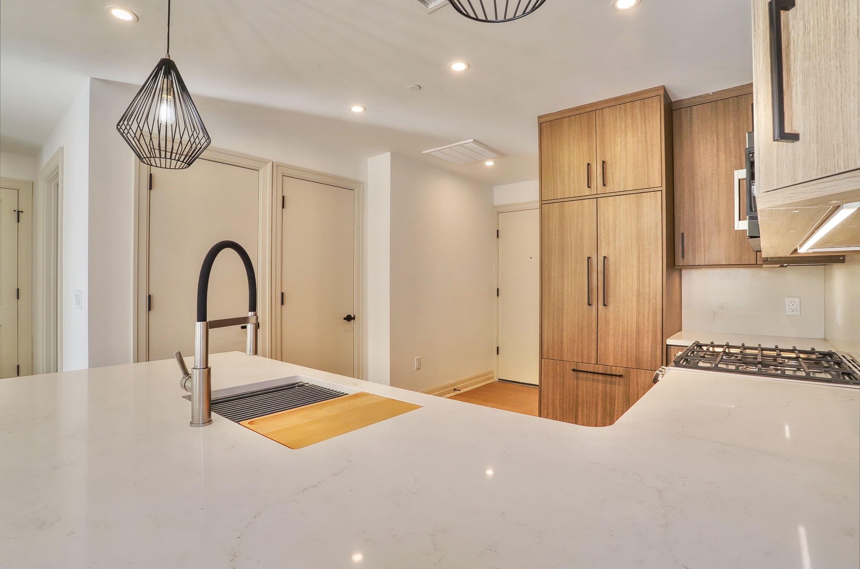 921 MADISON ST Unit: 501